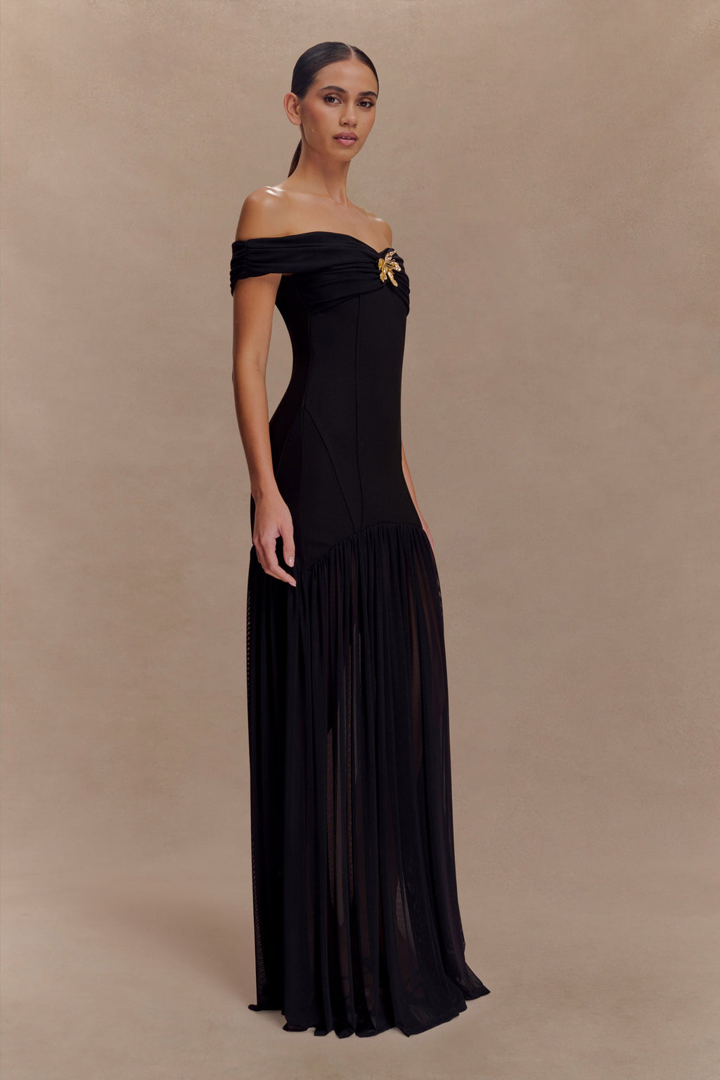 Kellie Off Shoulder Crepe Maxi Dress in Black – Chic&Drifts