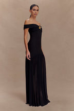 Kellie Off Shoulder Crepe Maxi Dress in Black – Chic&Drifts