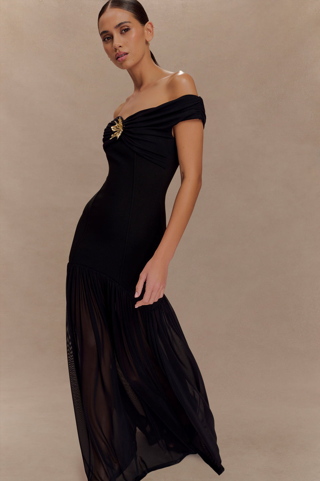 Kellie Off Shoulder Crepe Maxi Dress in Black – Chic&Drifts