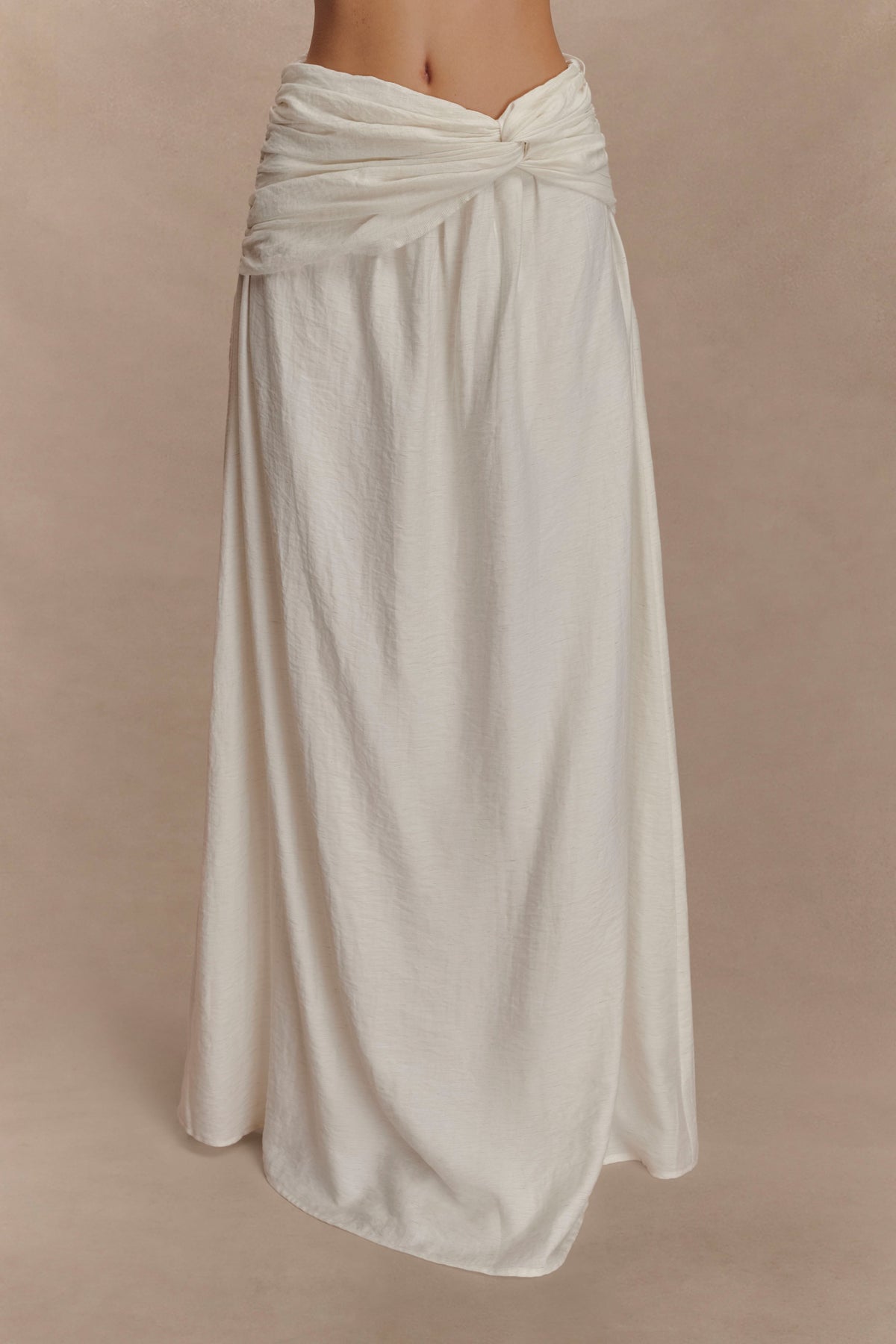 Scottie Gathered Linen Knot Maxi Skirt in Oat Marle – Chic&Drifts