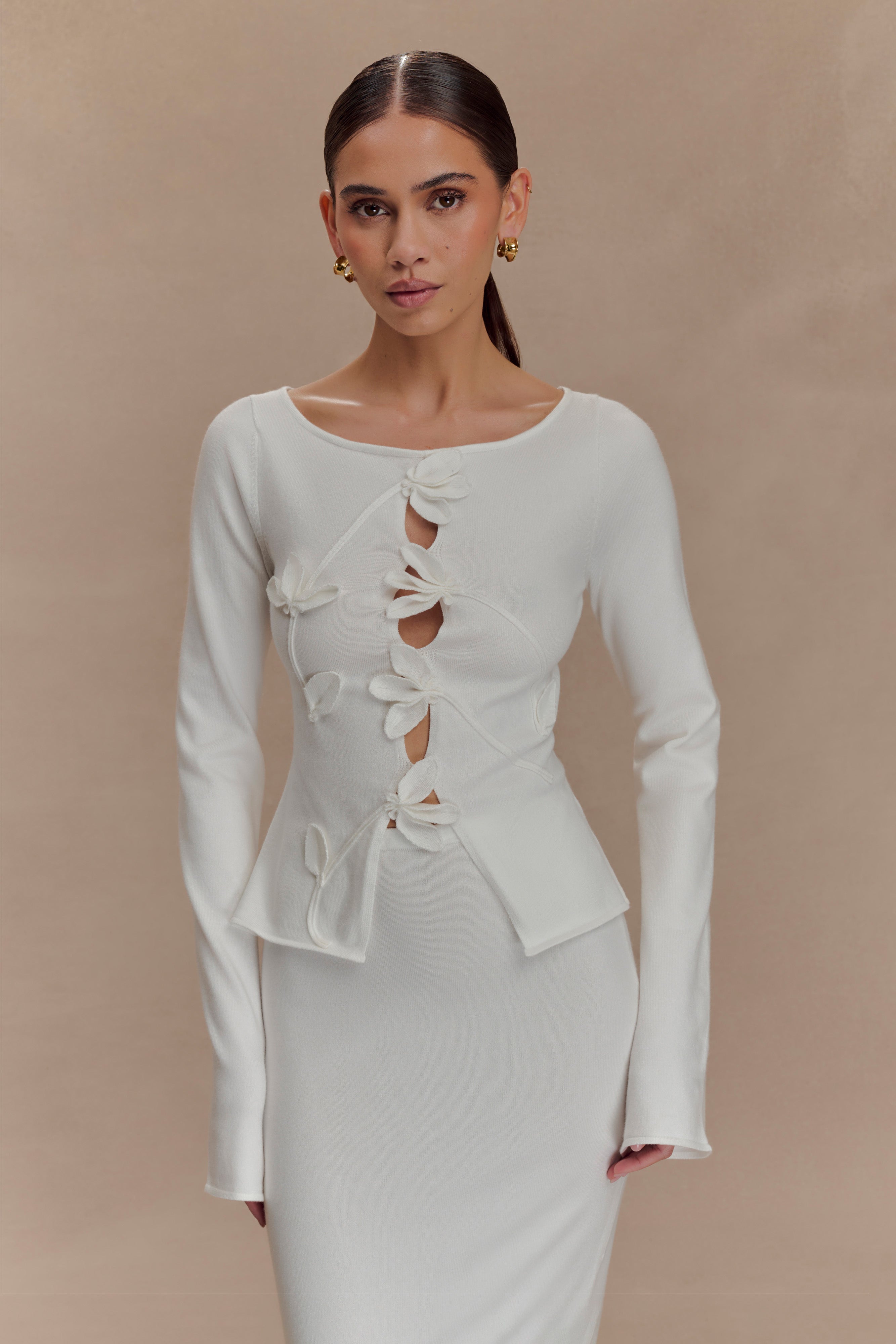 Alejandra Floral Long Sleeve Knit Top in White – Chic&Drifts