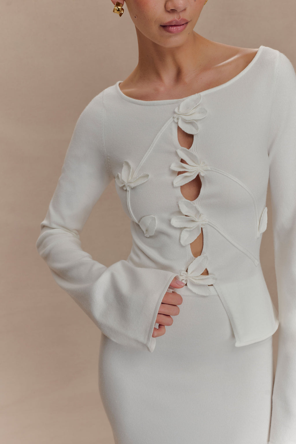 Alejandra Floral Long Sleeve Knit Top in White – Chic&Drifts