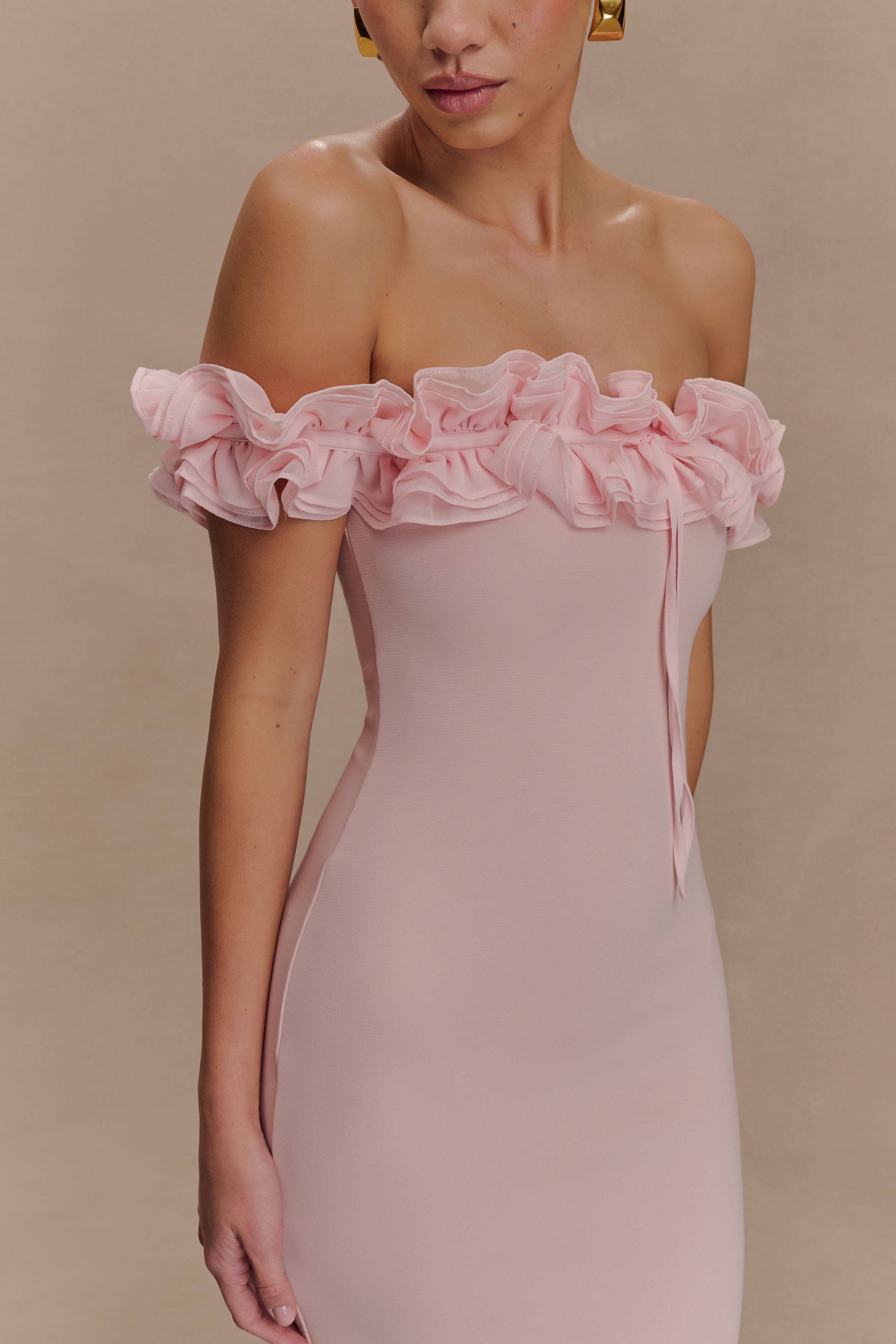 Nova Ruffle Off Shoulder Maxi Dress in Ballet Pink – Chic&Drifts