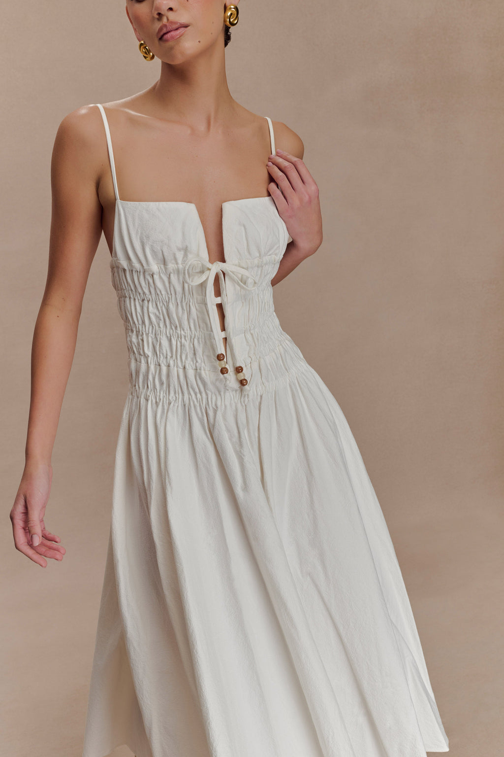 Elias Shirred Cotton Midi Dress in White – Chic&Drifts