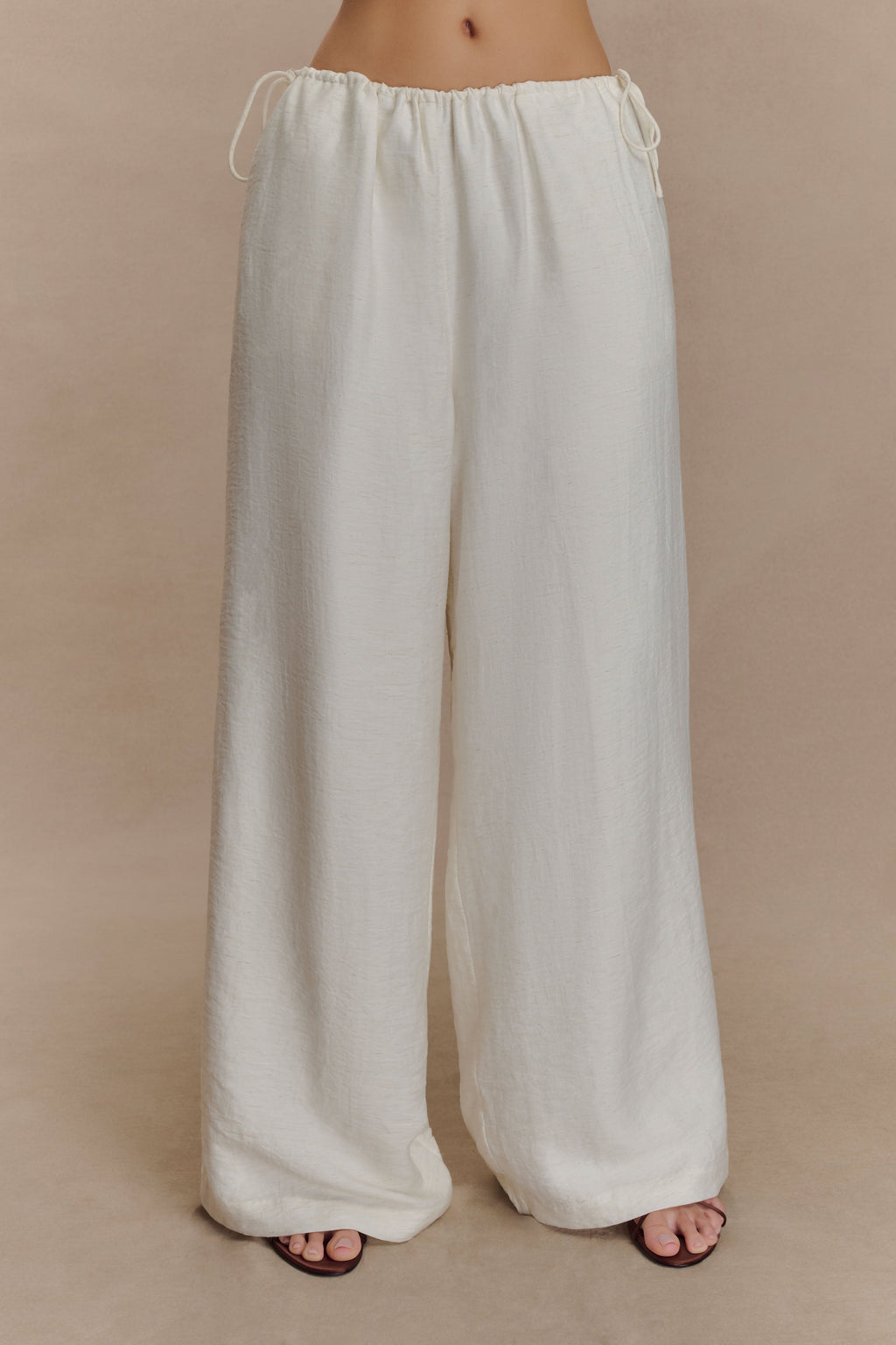 Callum Drawstring Straight Leg Pants in White – Chic&Drifts