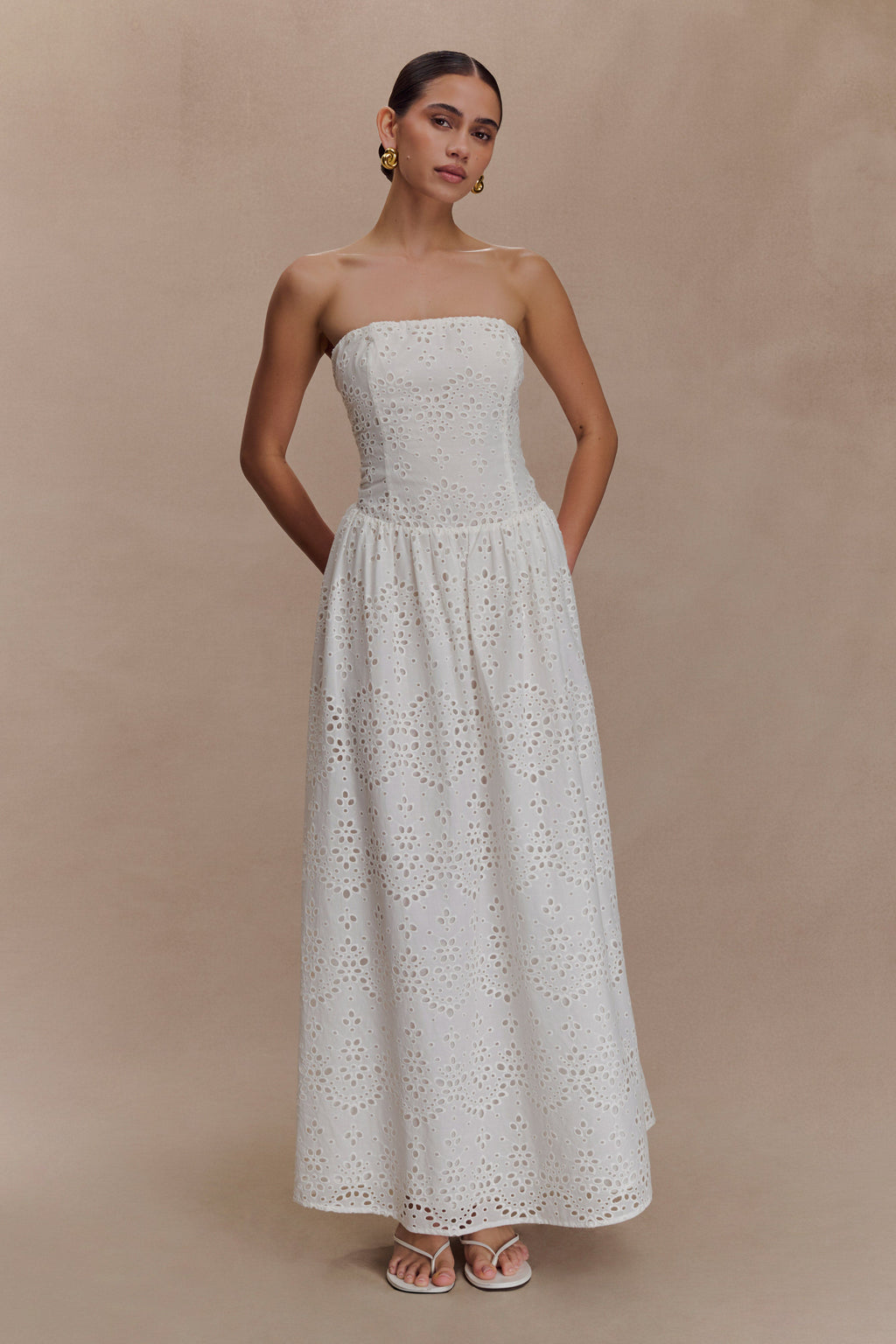 Maureen Broderie Strapless Maxi Dress in White – Chic&Drifts