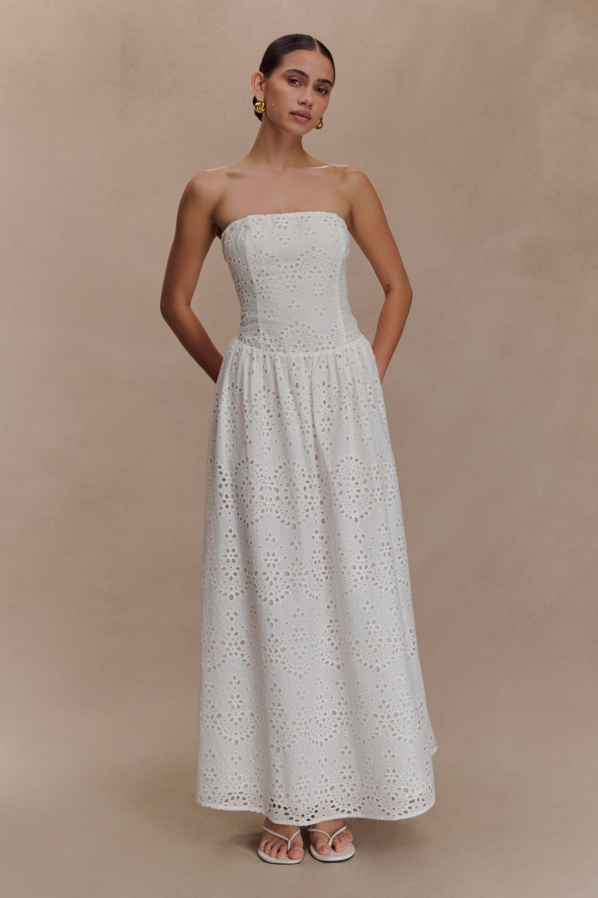 Maureen Broderie Strapless Maxi Dress in White – Chic&Drifts