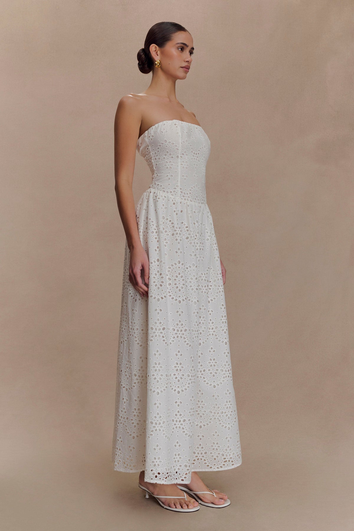 Maureen Broderie Strapless Maxi Dress in White – Chic&Drifts