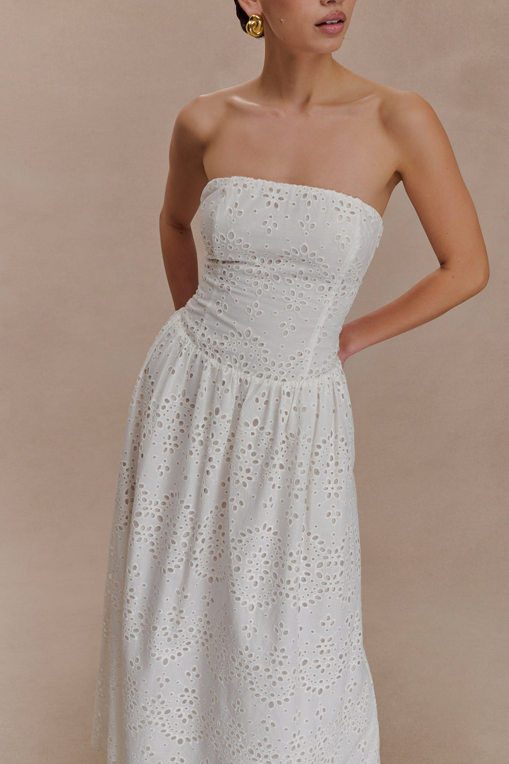 Maureen Broderie Strapless Maxi Dress in White – Chic&Drifts
