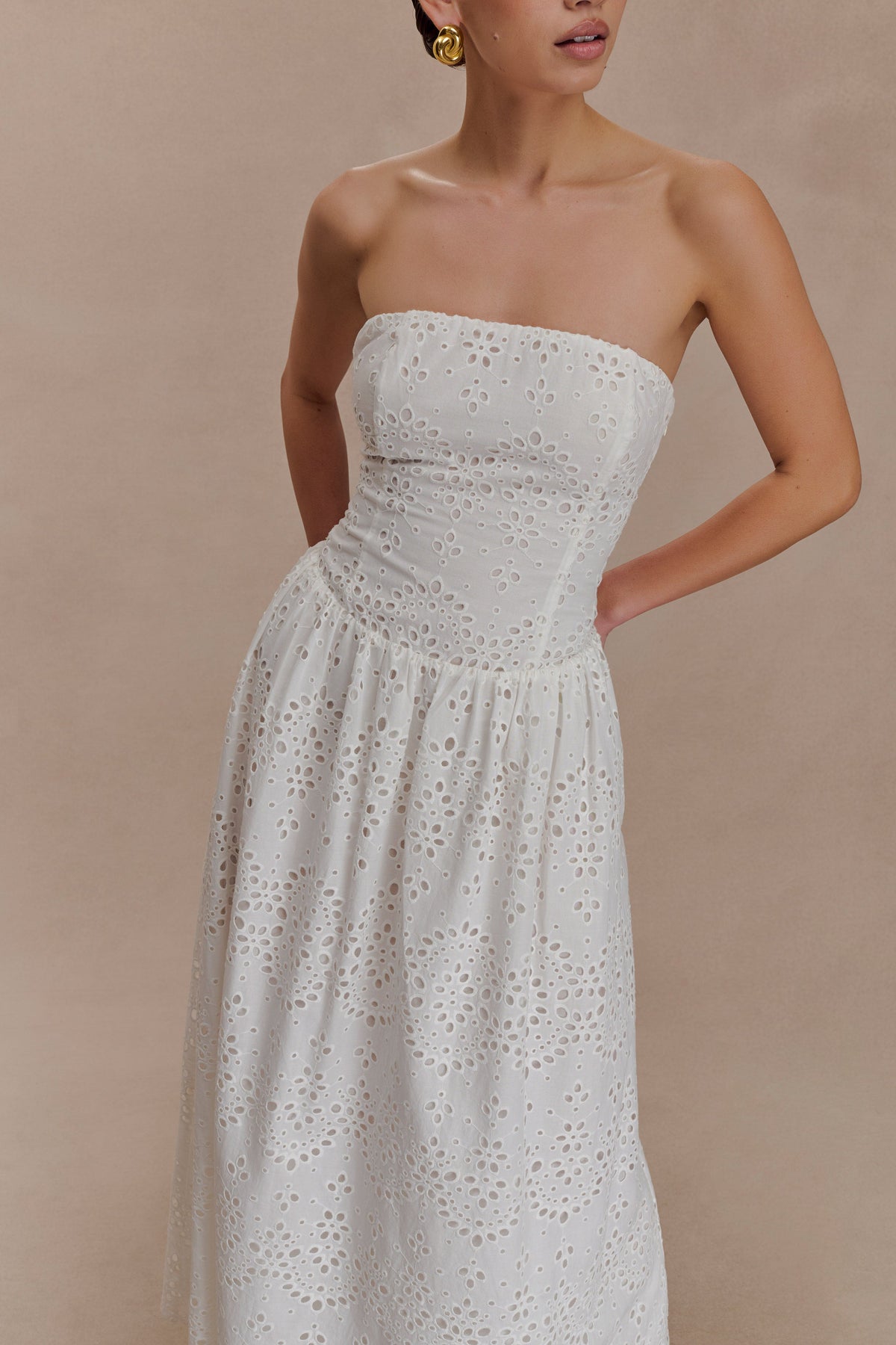 Maureen Broderie Strapless Maxi Dress in White – Chic&Drifts