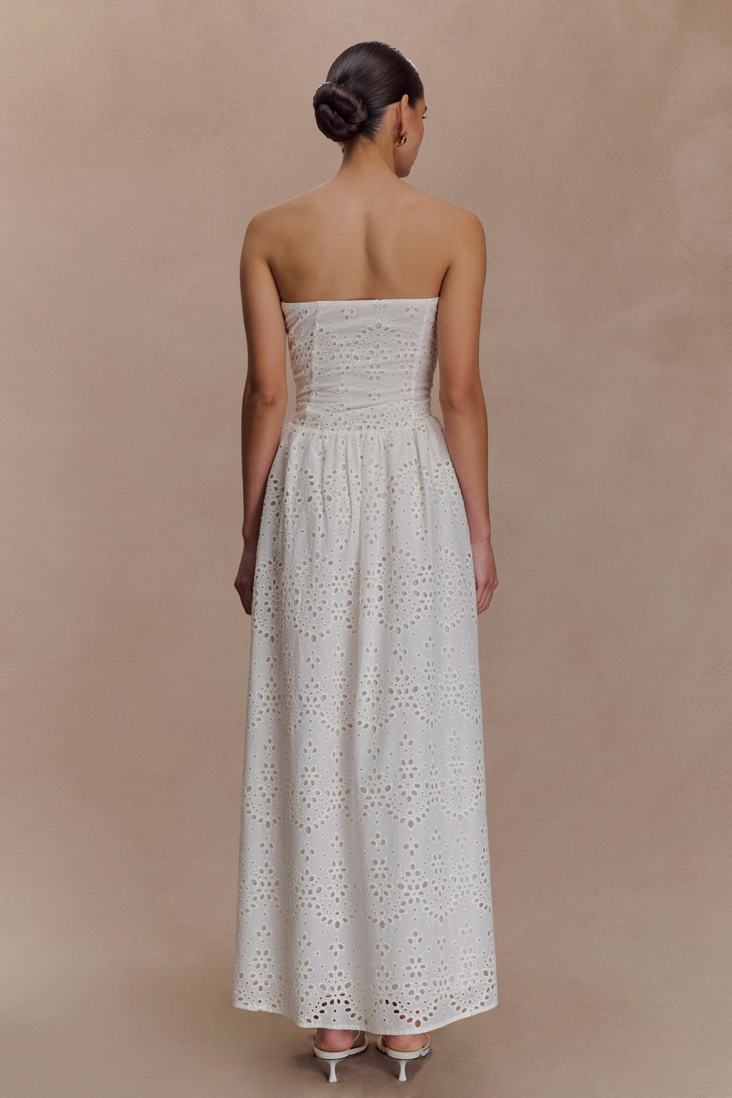 Maureen Broderie Strapless Maxi Dress in White – Chic&Drifts