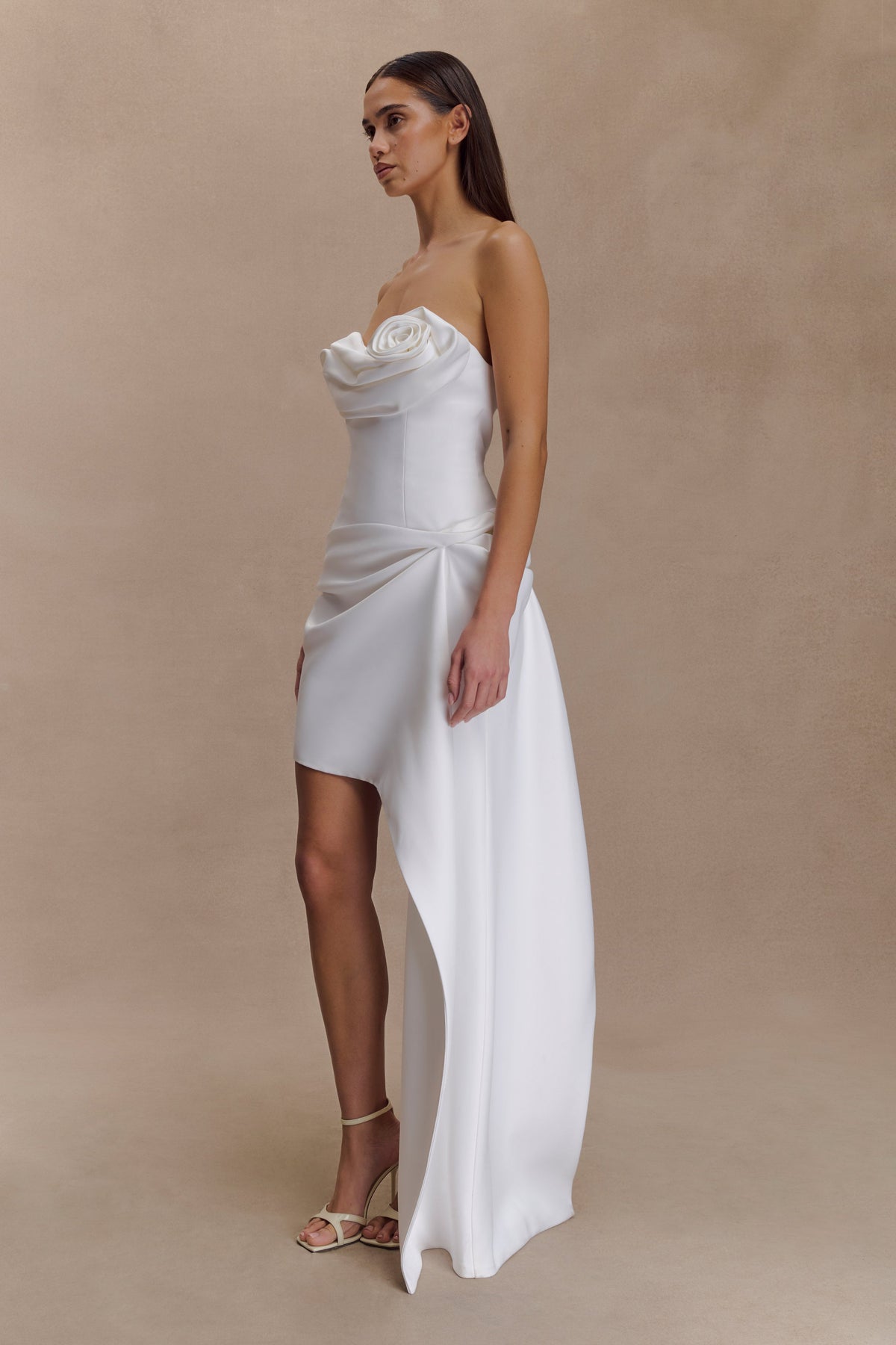 Evianna Strapless Gathered Mini Dress in White – Chic&Drifts