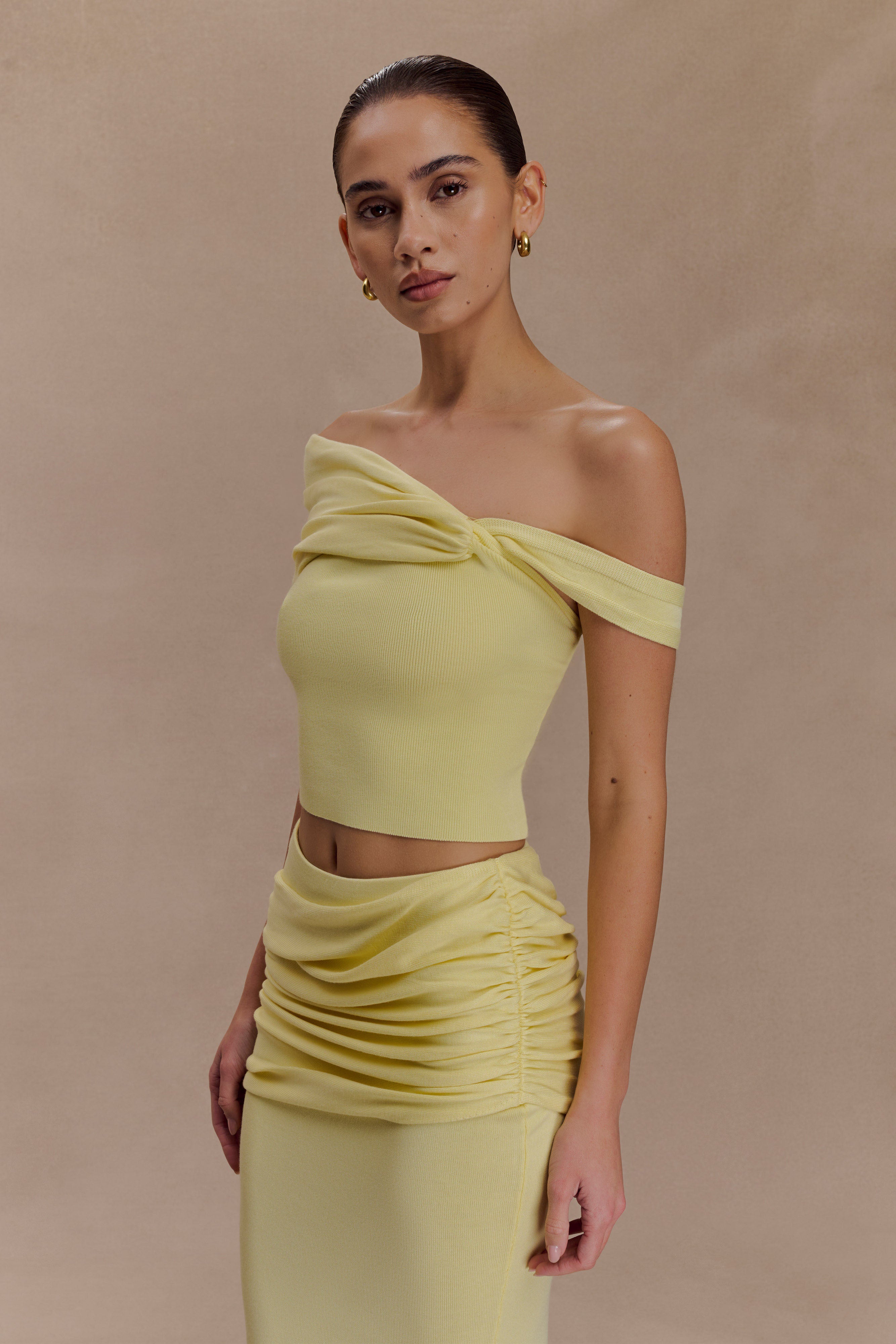 Irene Gathered Knit Top in Lemon – Chic&Drifts