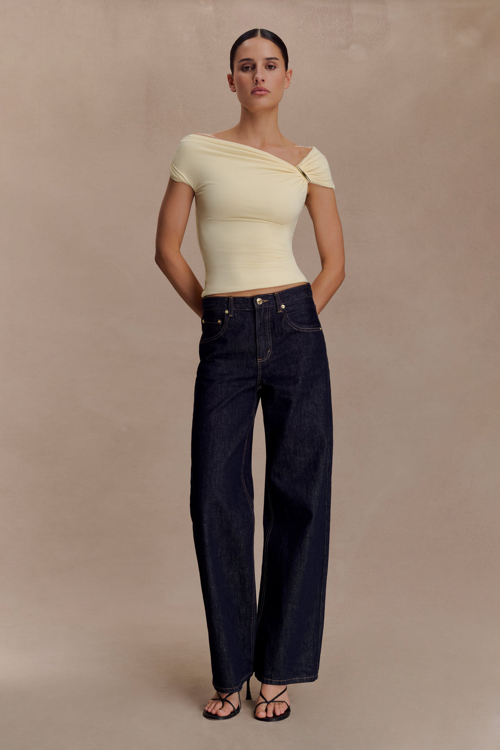 Kinsley Slinky Top With Hardware in Pale Lemon – Chic&Drifts