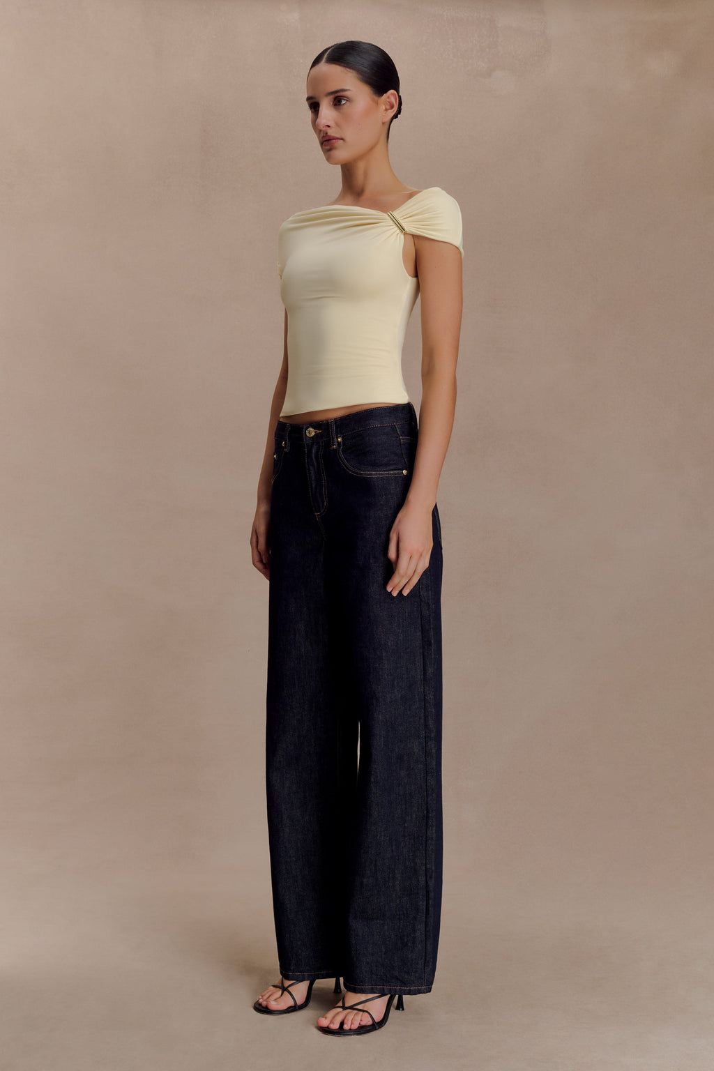 Kinsley Slinky Top With Hardware in Pale Lemon – Chic&Drifts