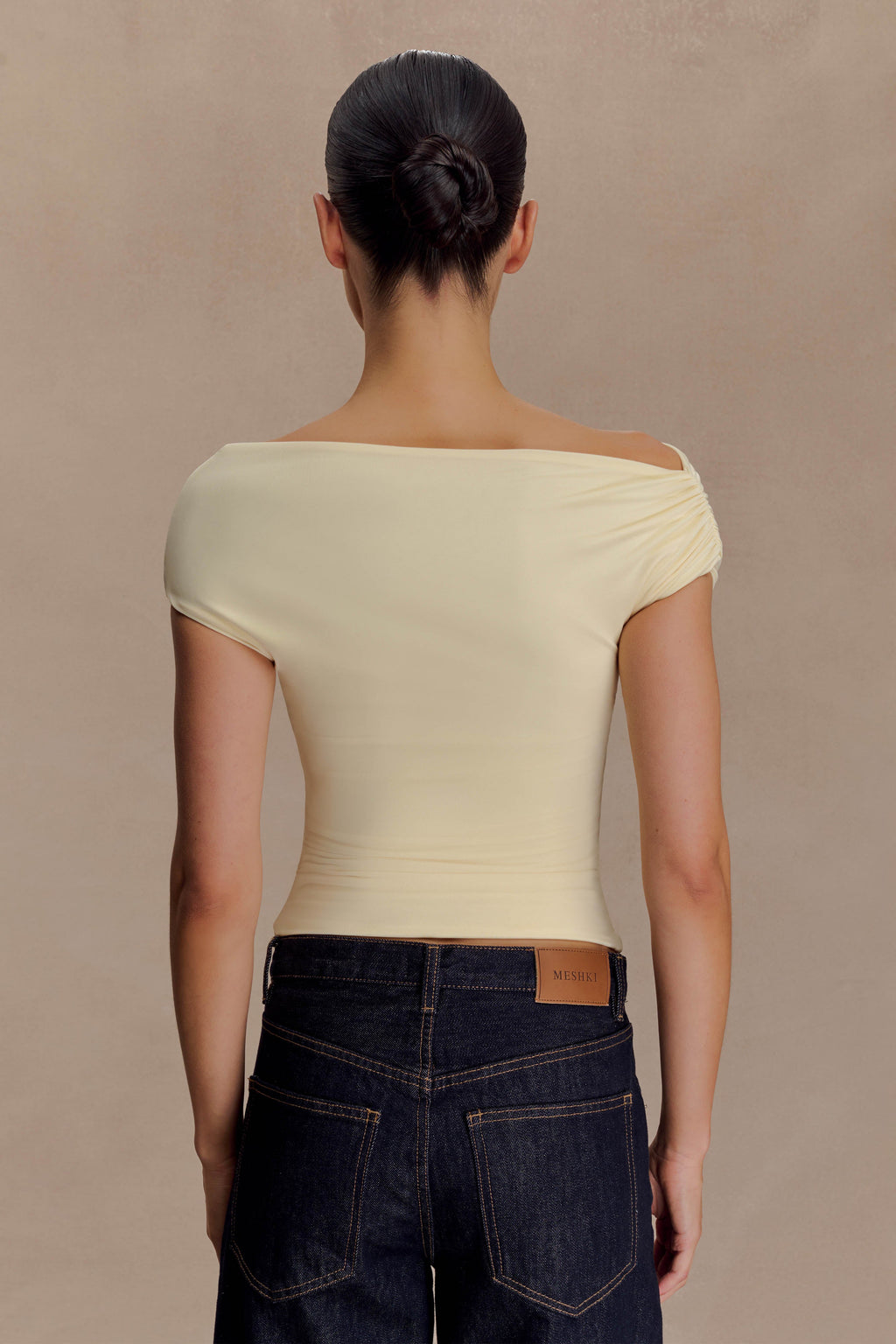 Kinsley Slinky Top With Hardware in Pale Lemon – Chic&Drifts