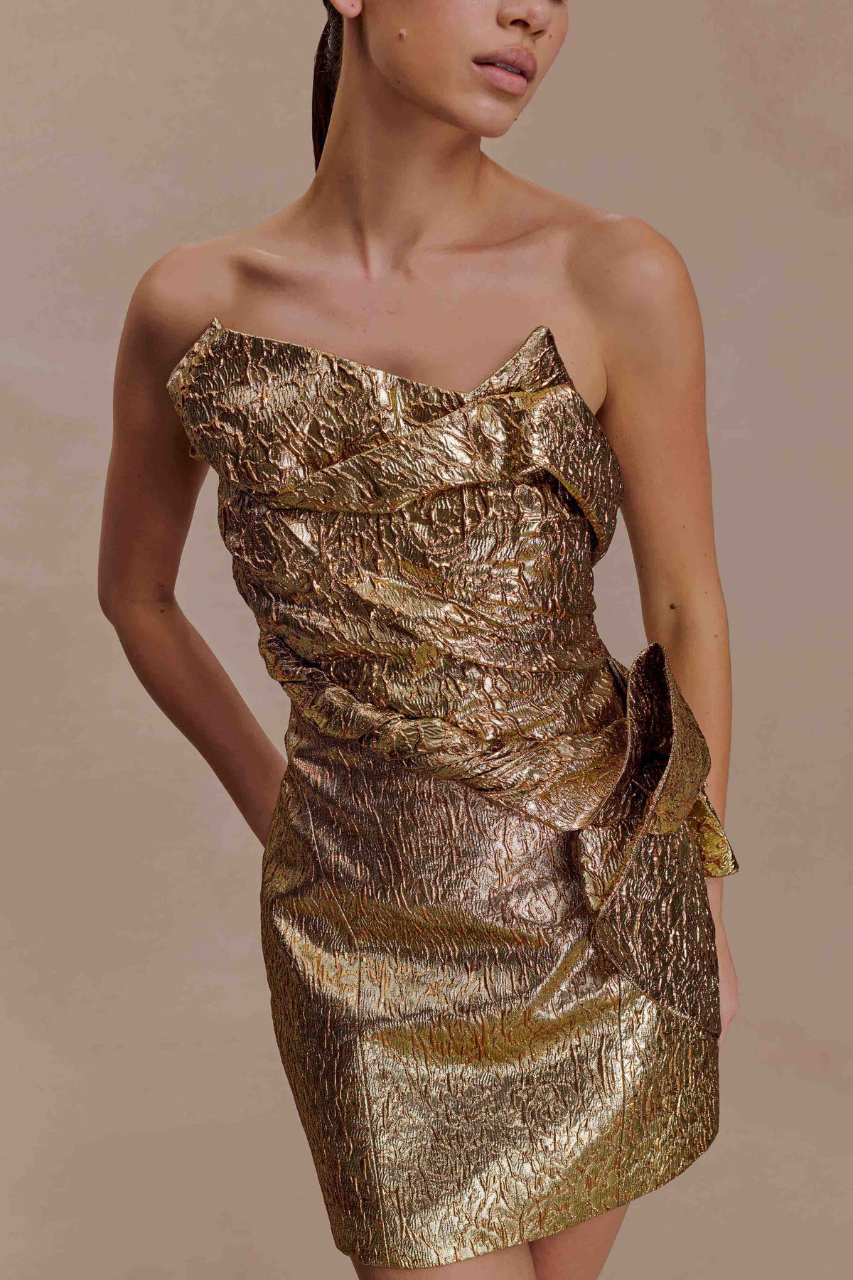 Sadie Structured Mini Dress in Gold – Chic&Drifts