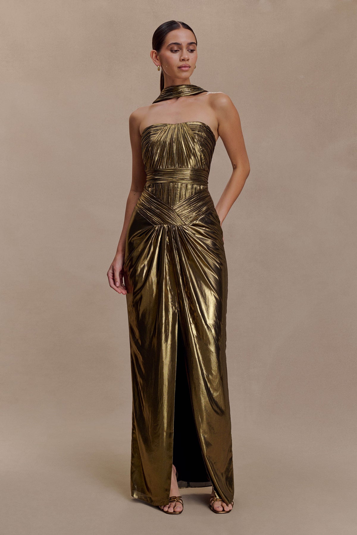 Clemence Plisse Maxi Dress in Gold – Chic&Drifts