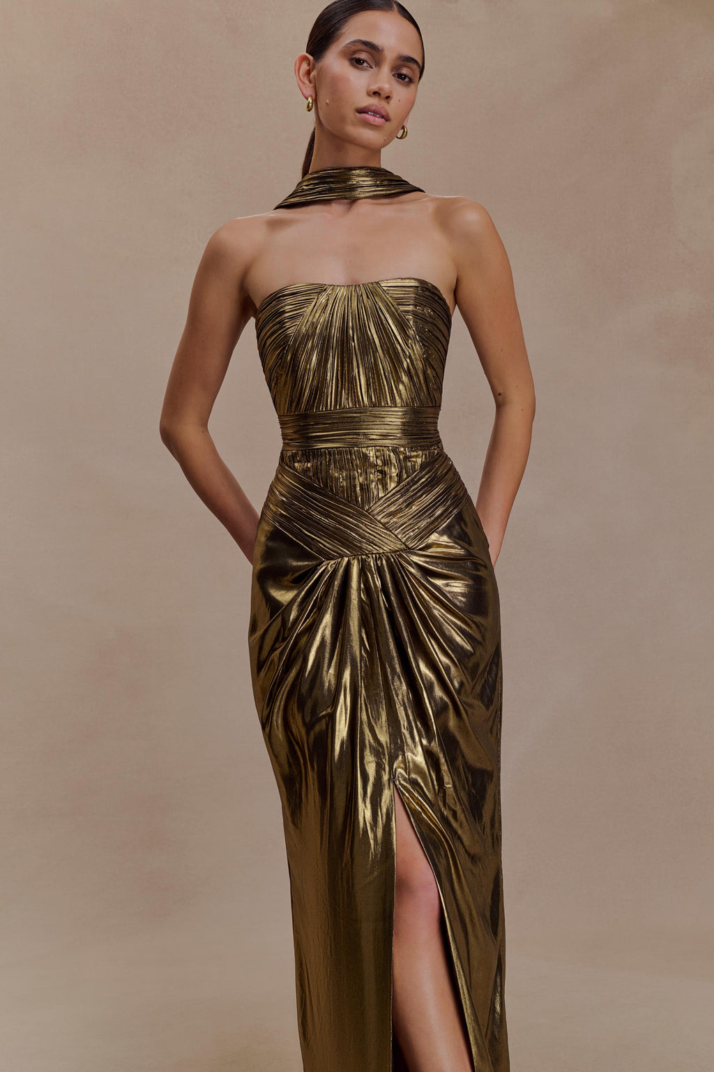 Clemence Plisse Maxi Dress in Gold – Chic&Drifts