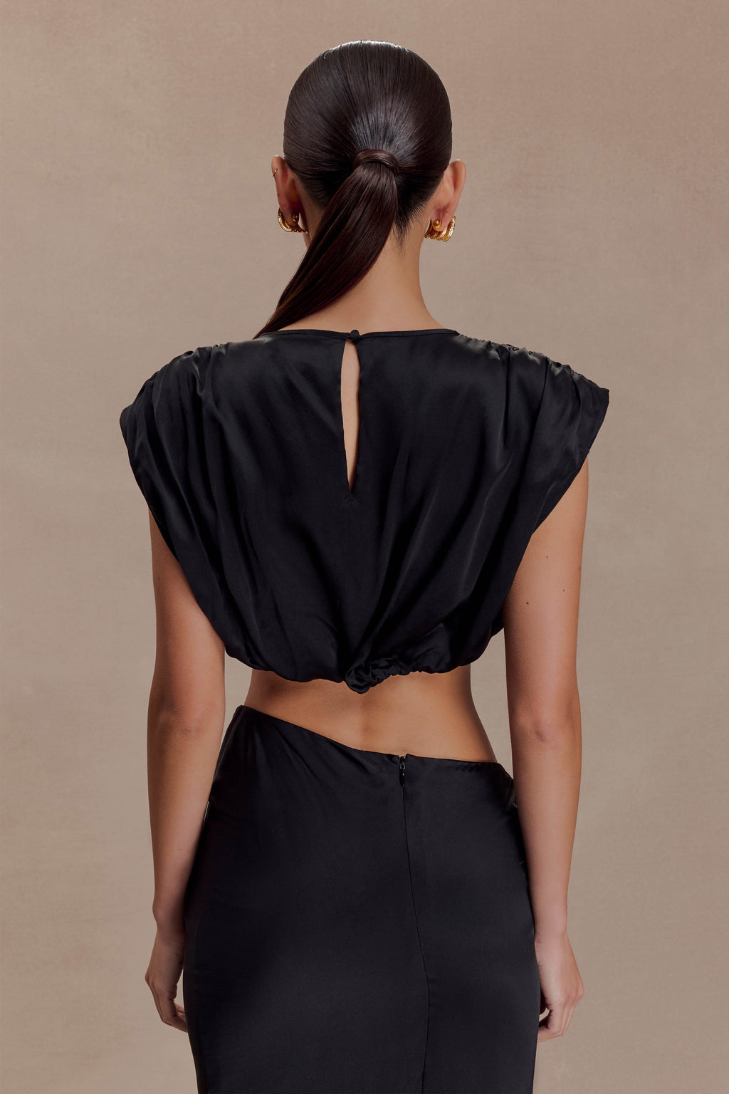 Zendaya Silk Crop Top in Black – Chic&Drifts
