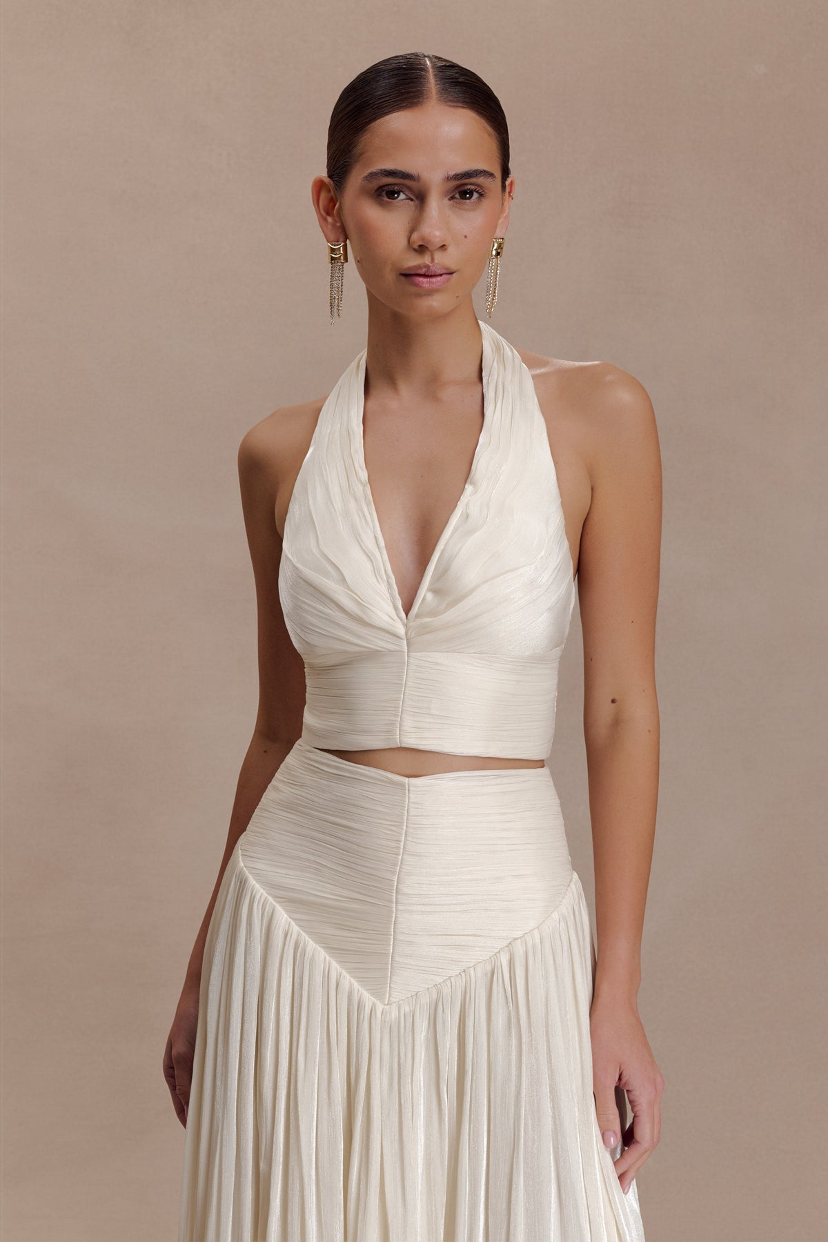 Makena Gathered V Neck Top in Opal White – Chic&Drifts