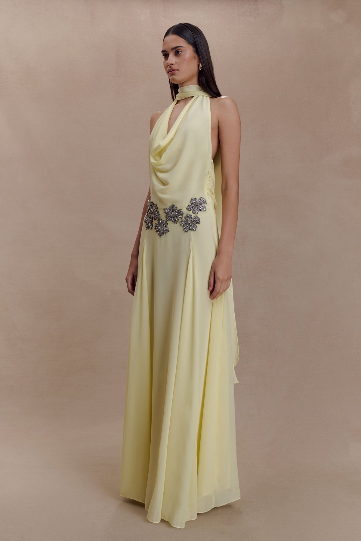 Santal Floral Chiffon Halter Maxi Dress in Black – Chic&Drifts