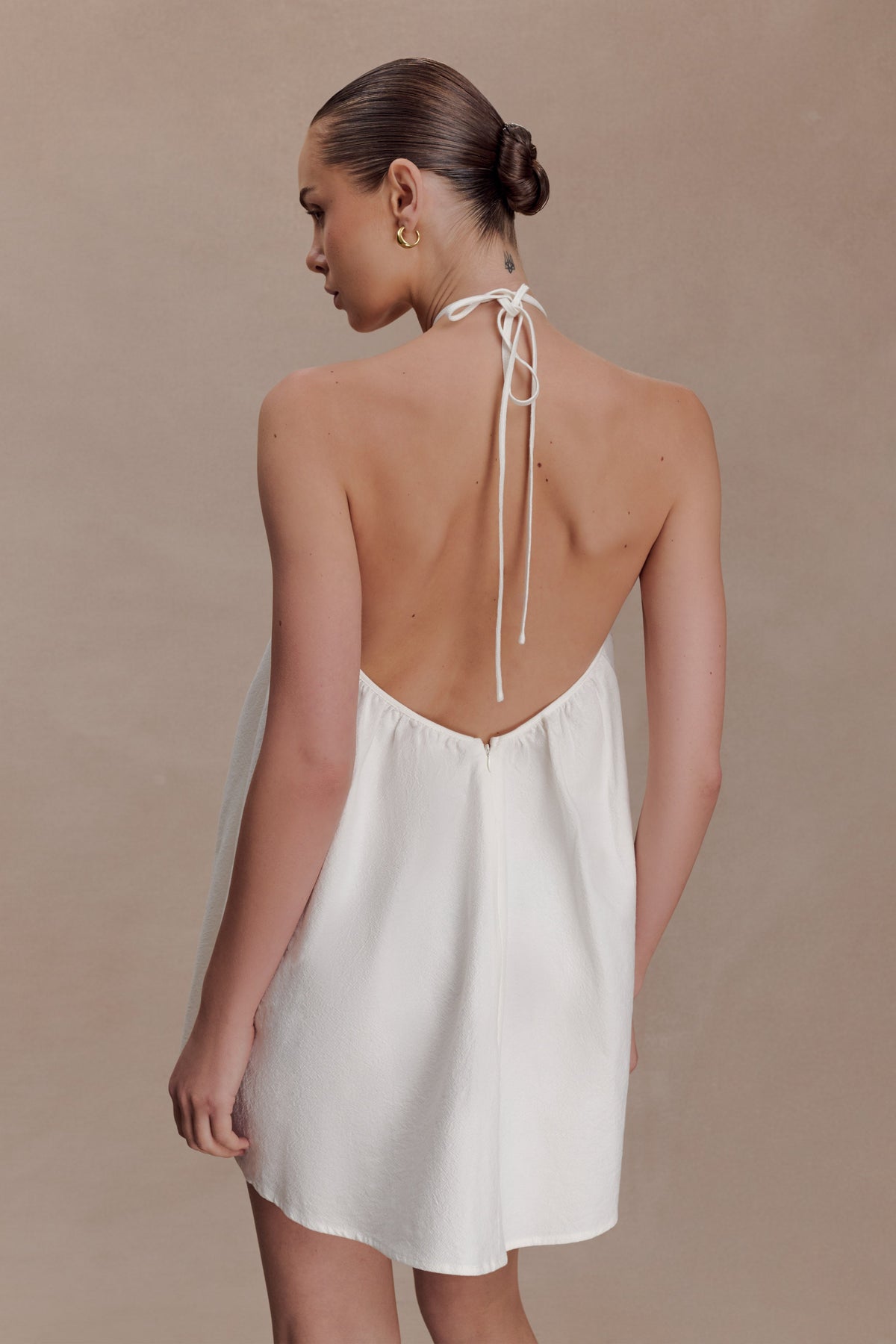 Sonja Keyhole Halter Cotton Mini Dress in White – Chic&Drifts