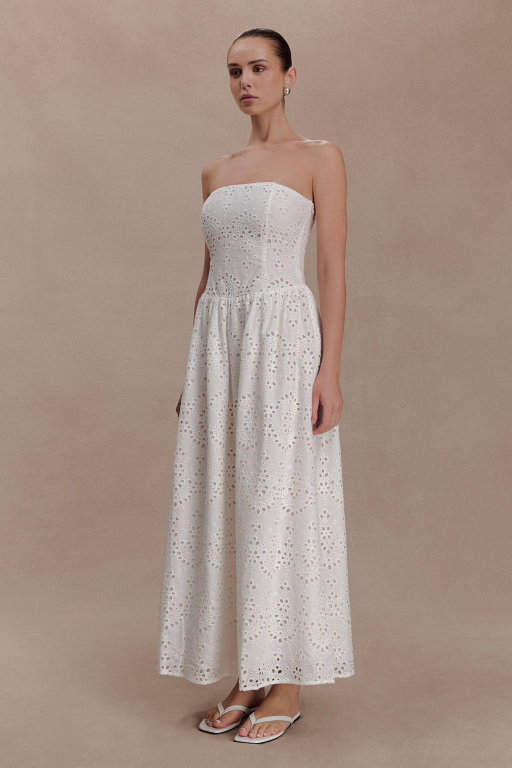 Maureen Broderie Strapless Maxi Dress in White – Chic&Drifts