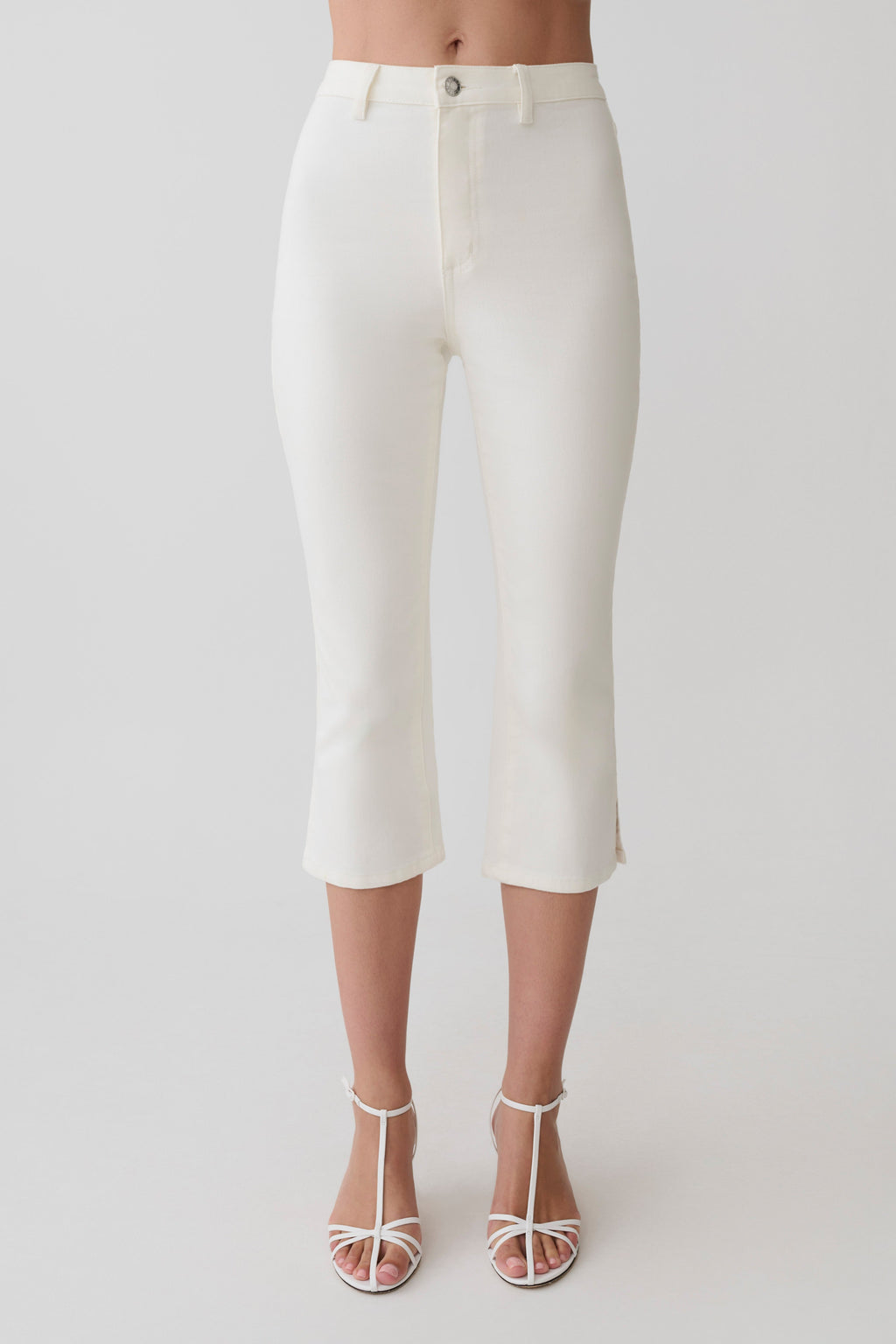 Mary Denim Capris in White – Chic&Drifts