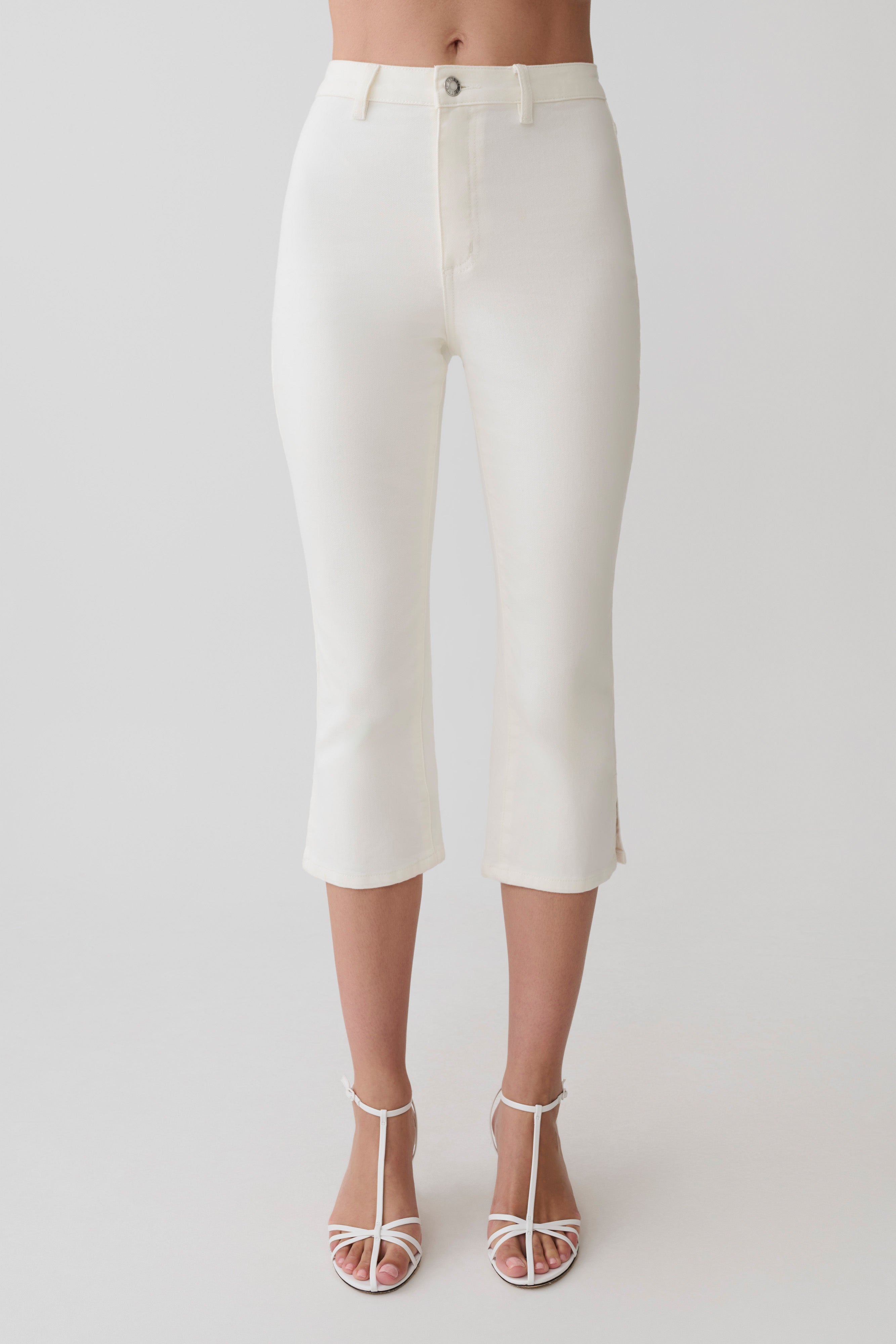 Mary Denim Capris in White – Chic&Drifts