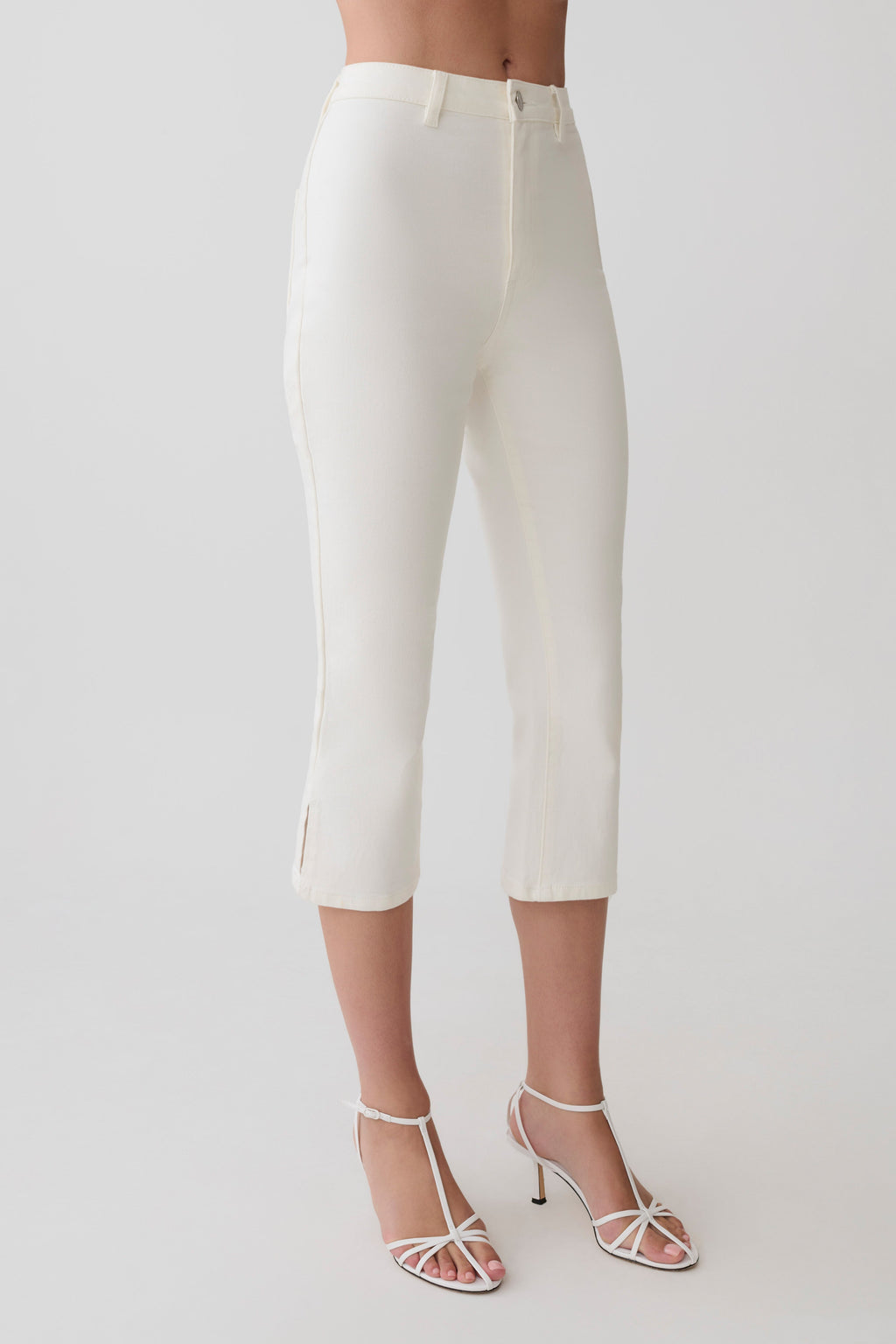 Mary Denim Capris in White – Chic&Drifts