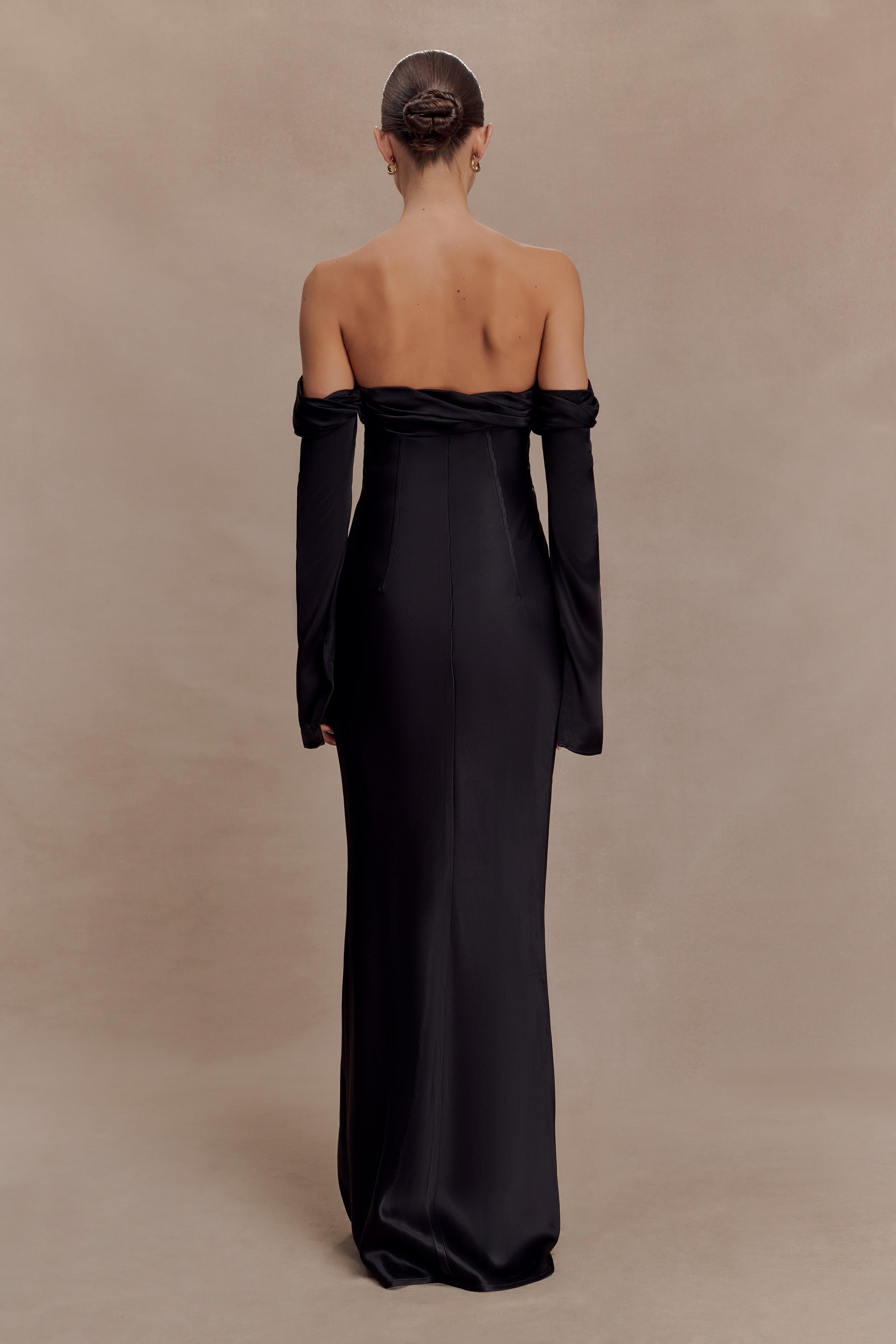 Giselle Off Shoulder Cowl Neck Maxi Dress in Black – Chic&Drifts
