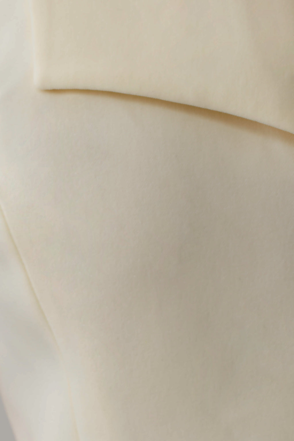 Calla Collared Sleeveless Halter Top in Ivory – Chic&Drifts