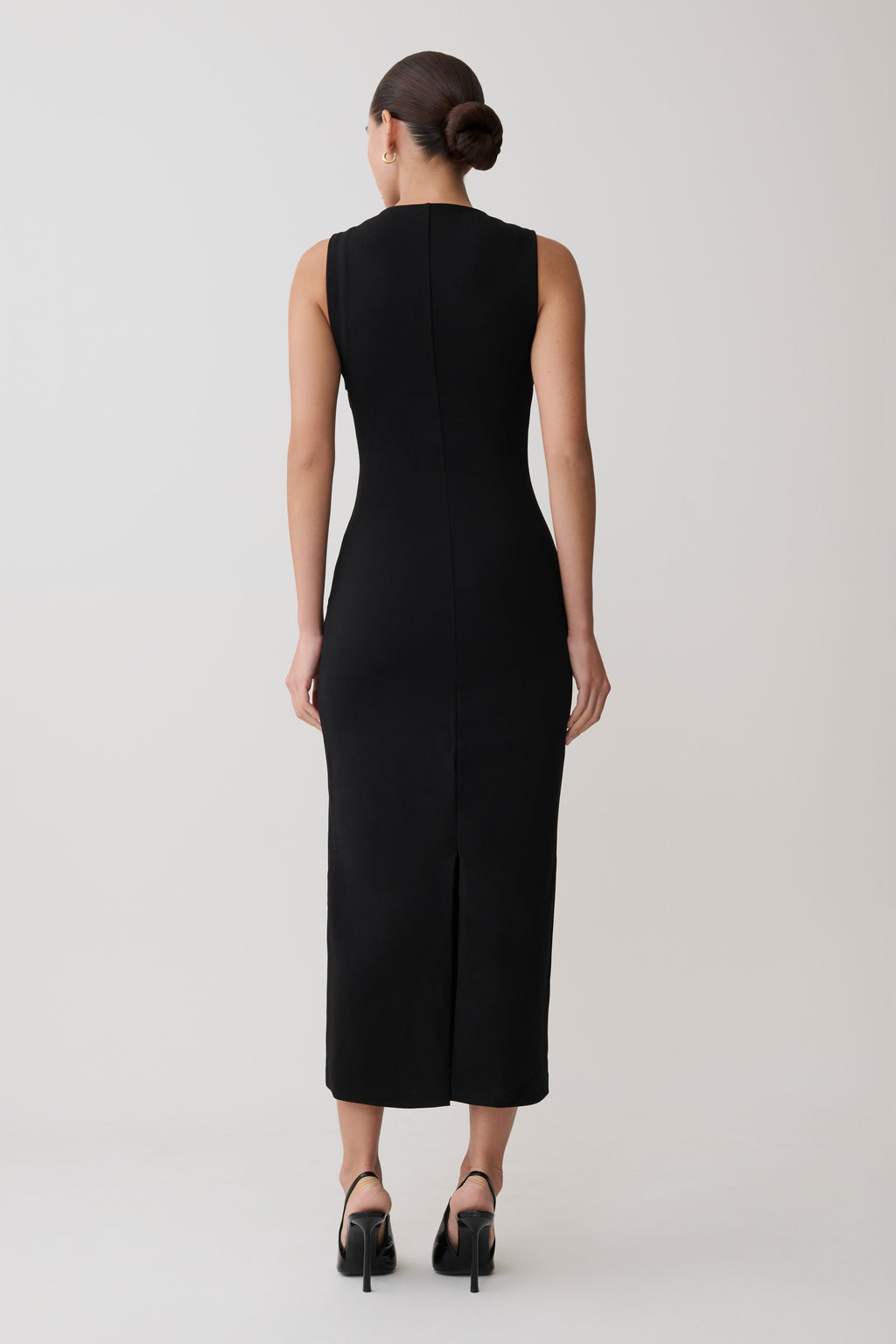 Norah Sleeveless Crepe Midi Dress in Black – Chic&Drifts