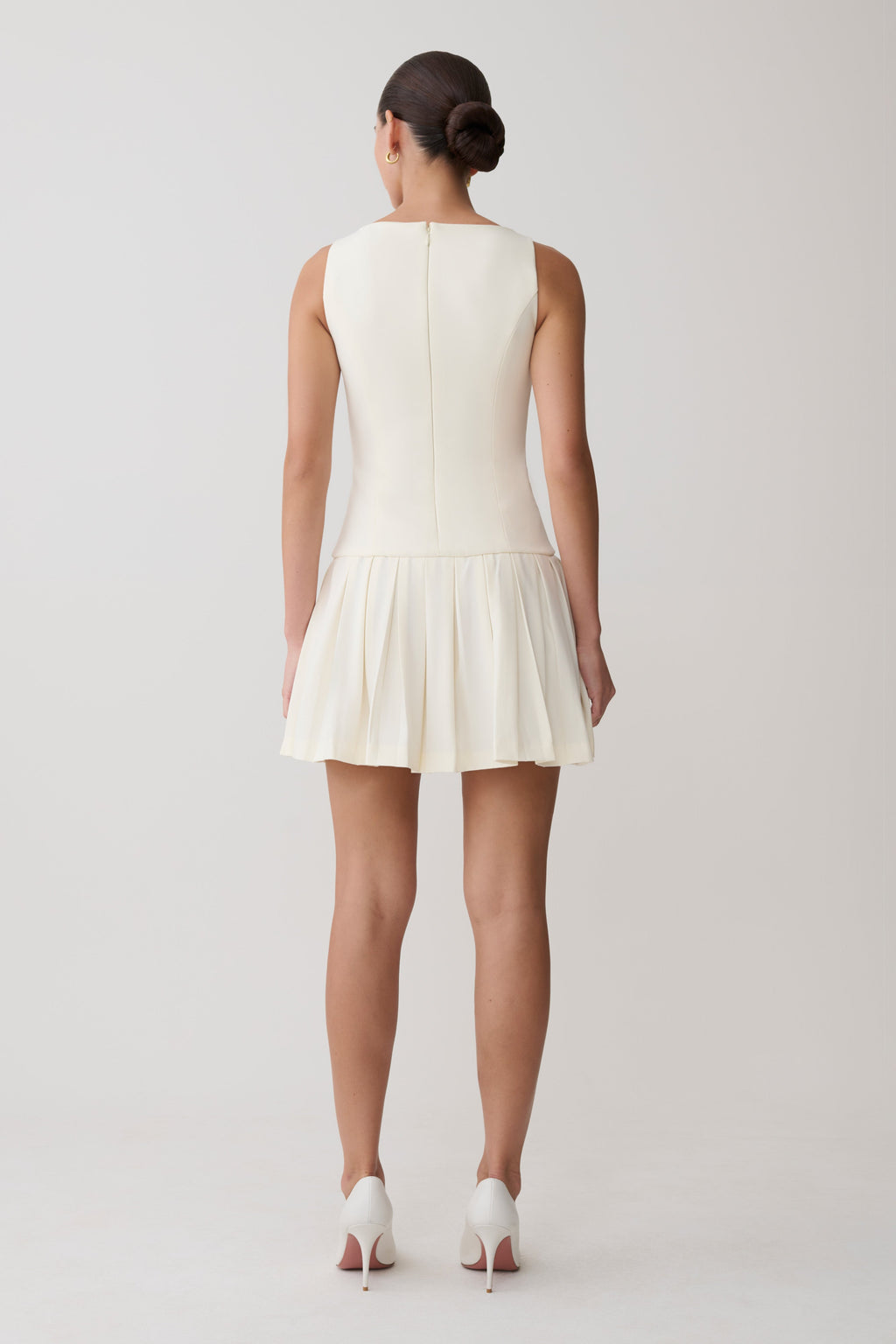 Mackenzie Sleeveless Pleated Mini Dress in Ivory – Chic&Drifts