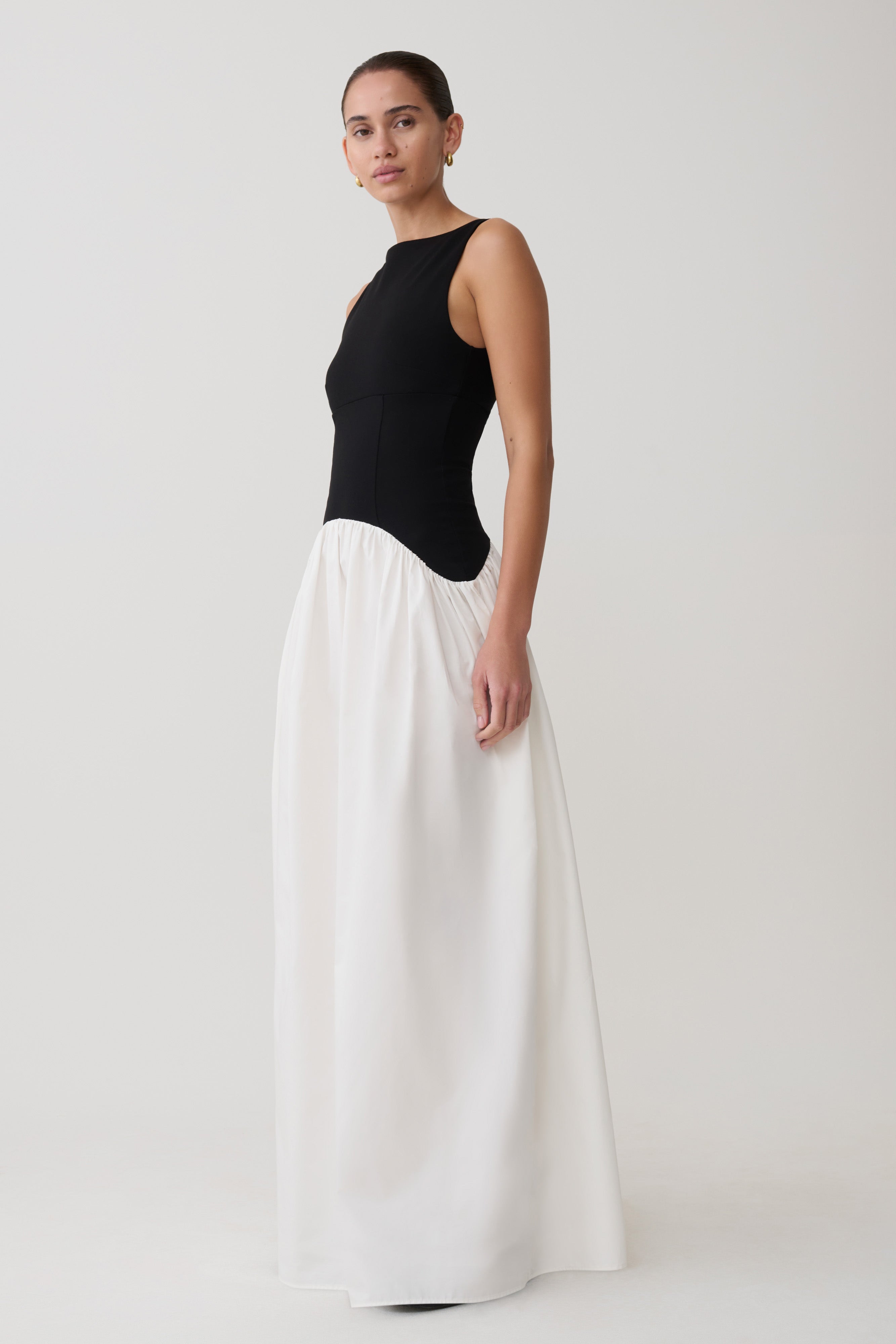 Acacia Contrast Sleeveless Maxi Dress in Black/White – Chic&Drifts