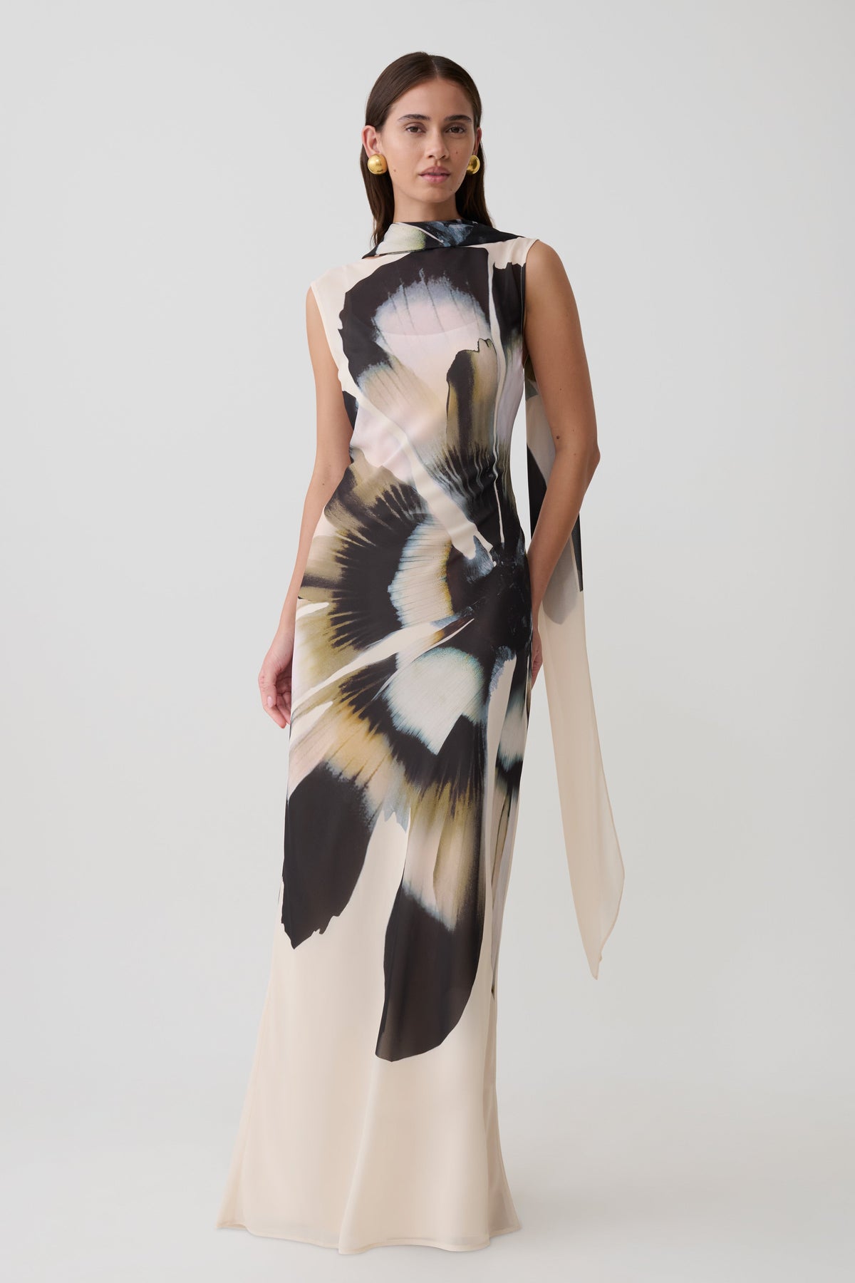Dakota Chiffon Maxi Dress With Scarf in Ivory Oversized Floral Print – Chic&Drifts