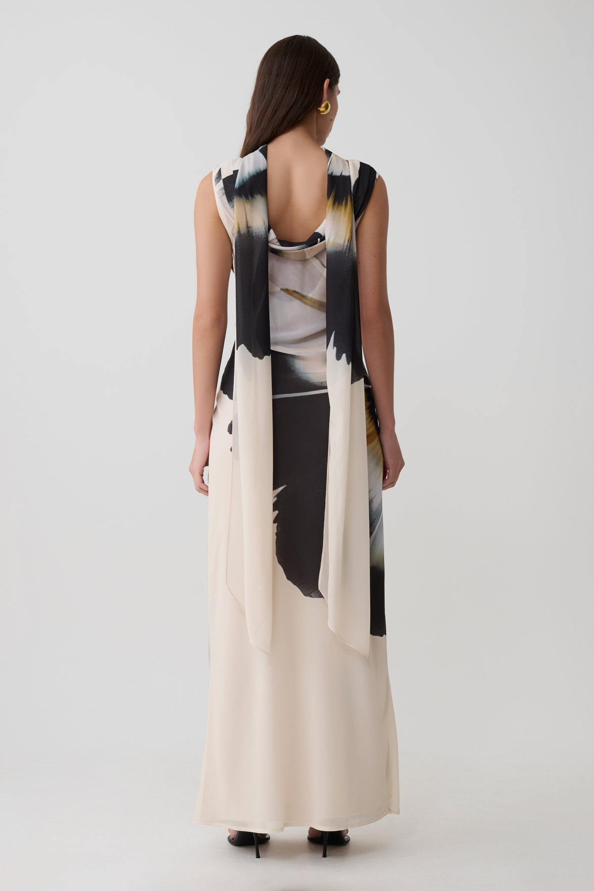 Dakota Chiffon Maxi Dress With Scarf in Ivory Oversized Floral Print – Chic&Drifts