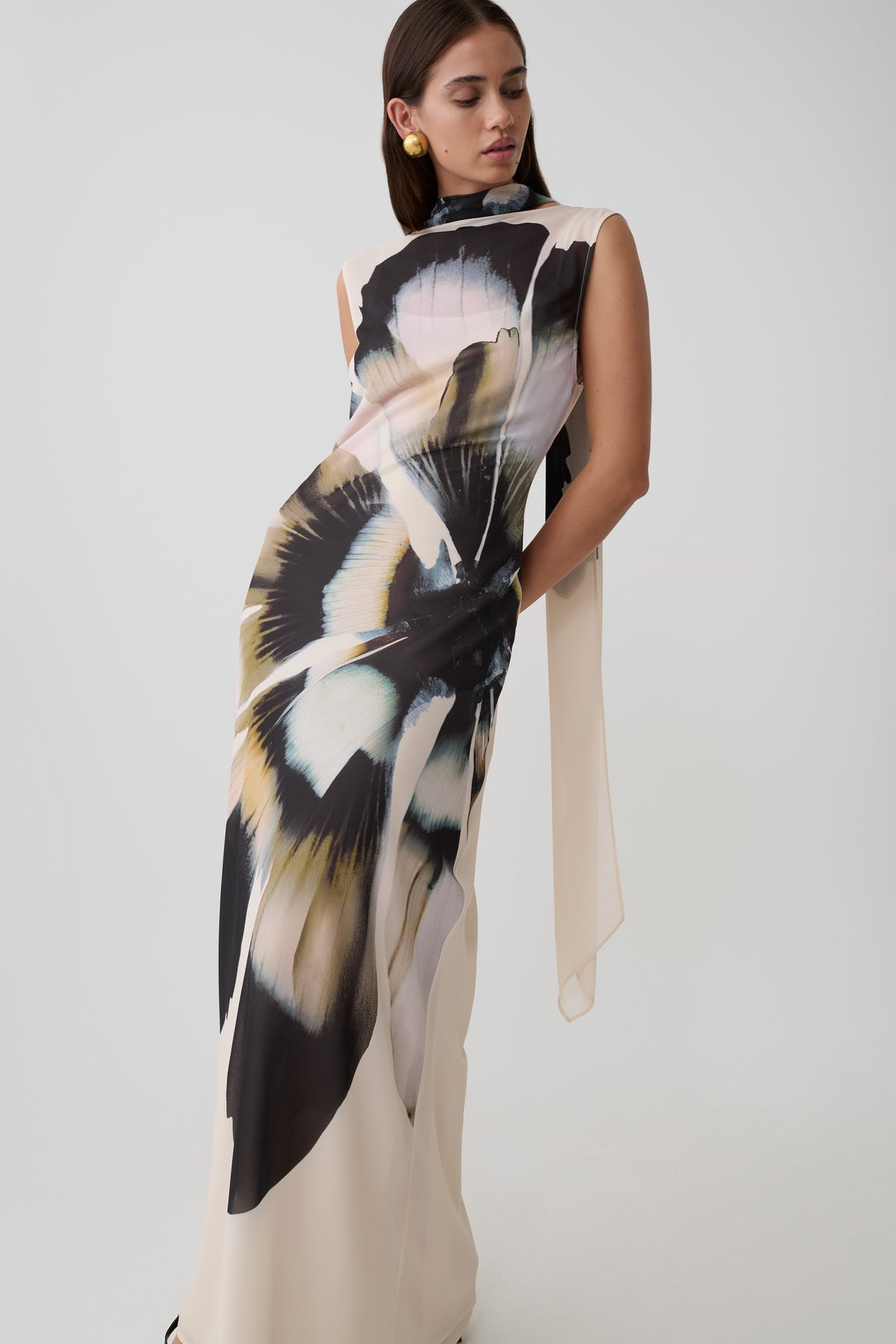 Dakota Chiffon Maxi Dress With Scarf in Ivory Oversized Floral Print – Chic&Drifts