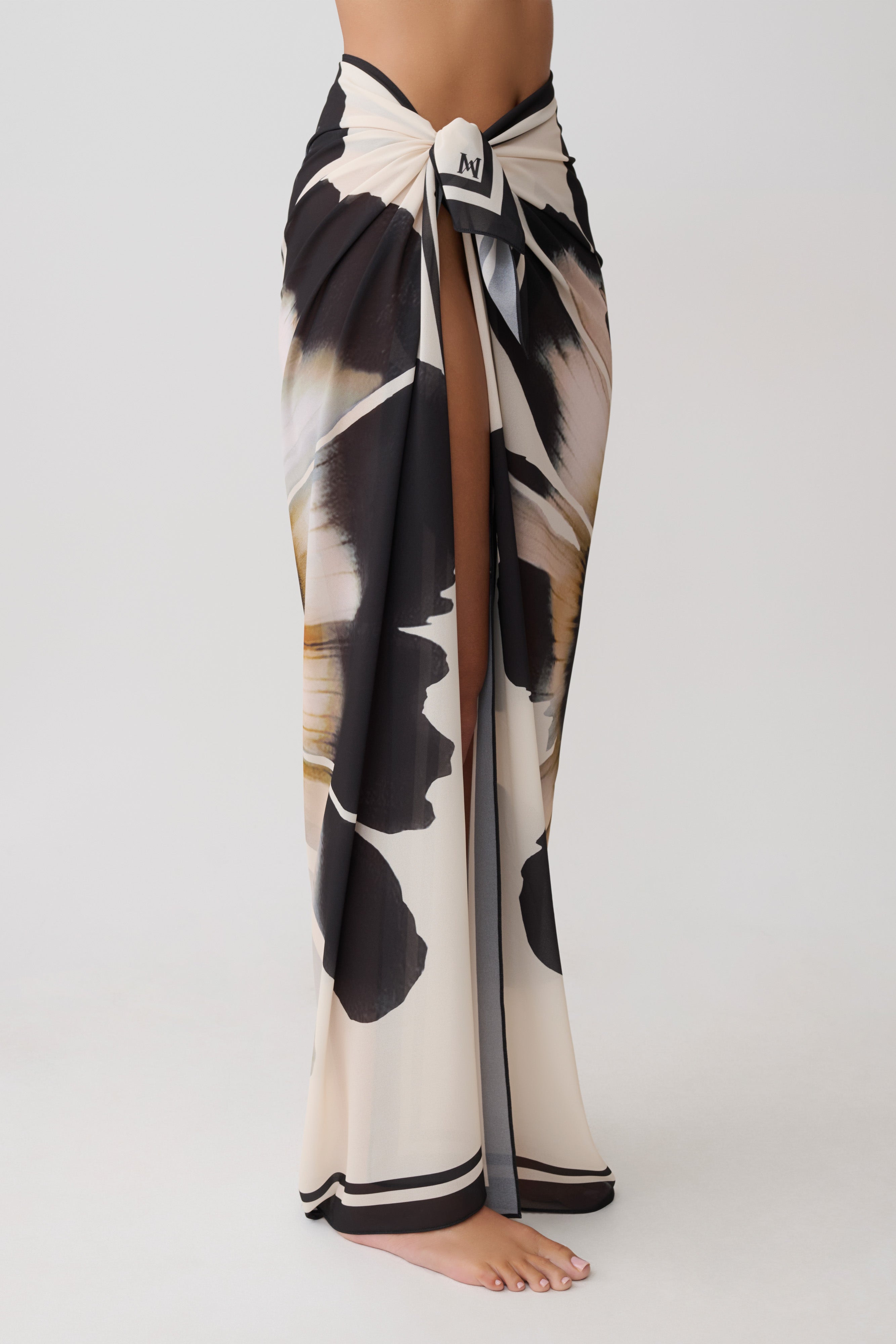 Noa Chiffon Scarf Sarong in Ivory Base Floral Print – Chic&Drifts