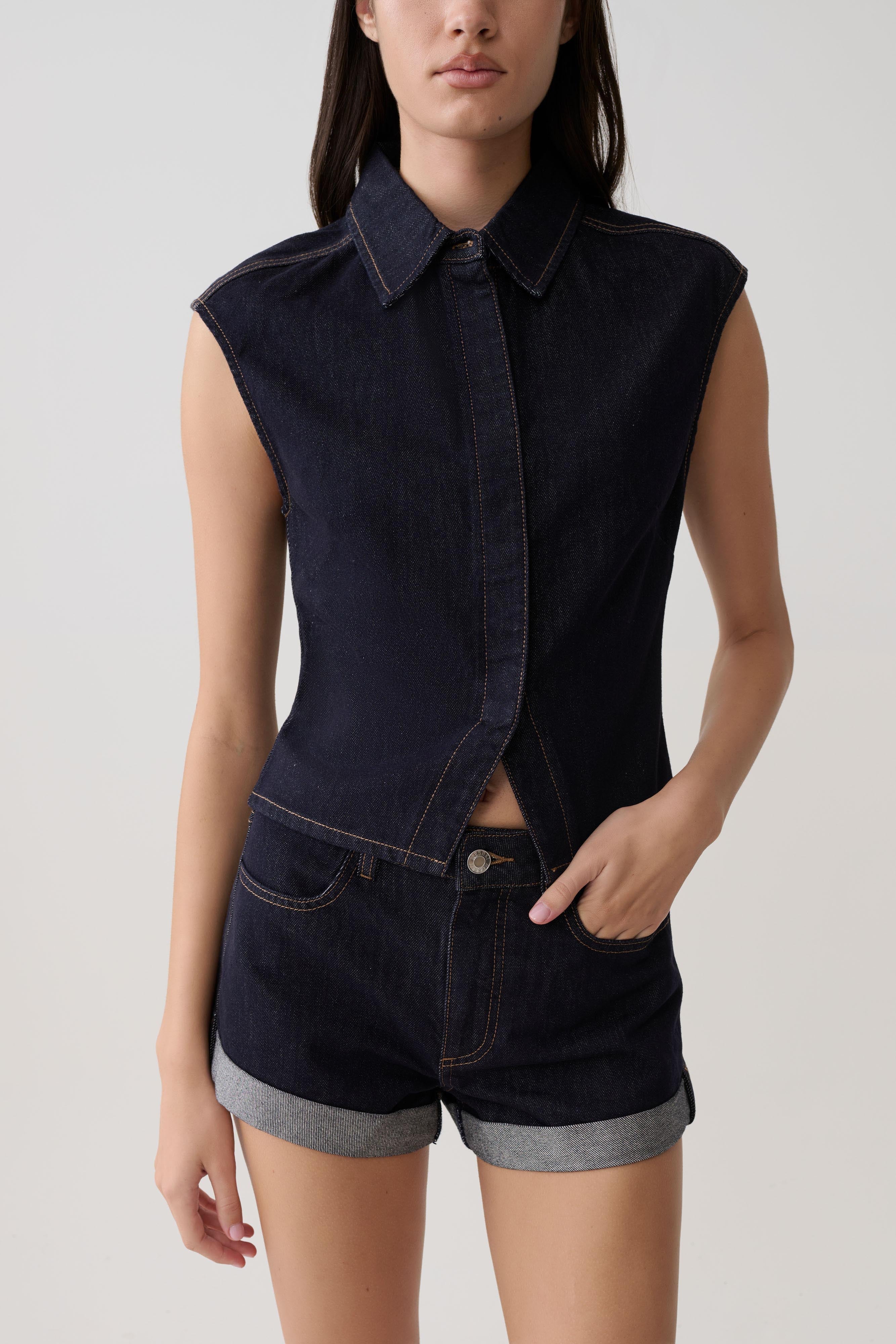 Krissy Rolled Hem Denim Shorts in Washed Indigo Blue – Chic&Drifts