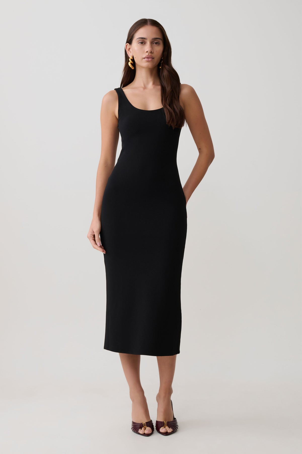 Allyra Scoop Stretch Crepe Midi Dress in Black – Chic&Drifts