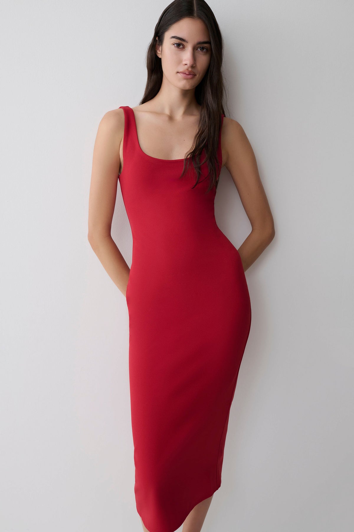 Allyra Scoop Stretch Crepe Midi Dress in Black – Chic&Drifts