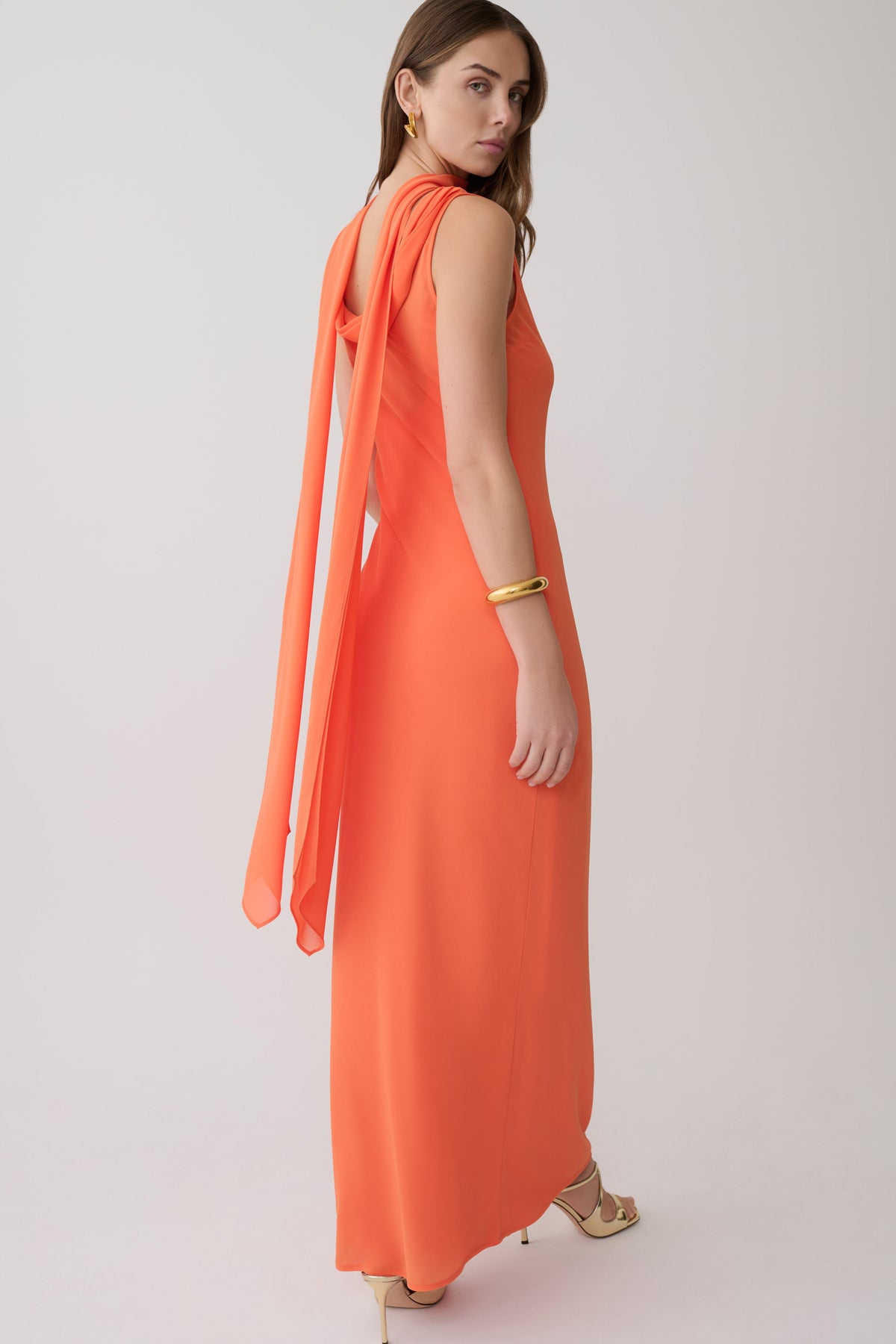 Dakota Chiffon Maxi Dress With Scarf in Ivory Oversized Floral Print – Chic&Drifts