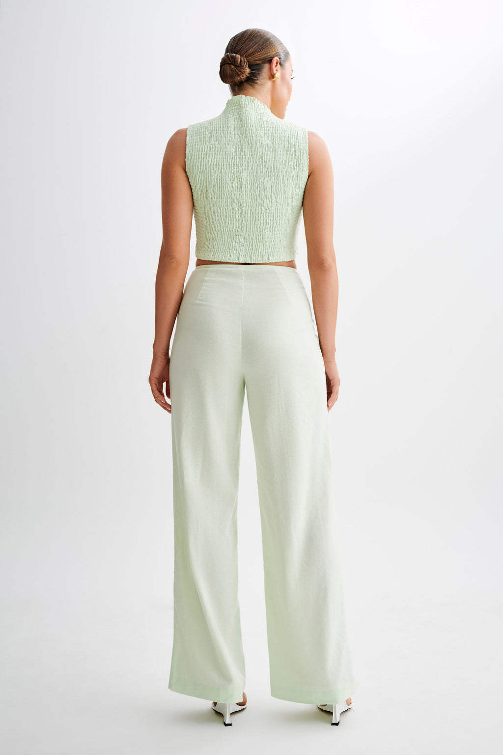 Emanuelle Sleeveless Linen Shirring Top in Mint – Chic&Drifts
