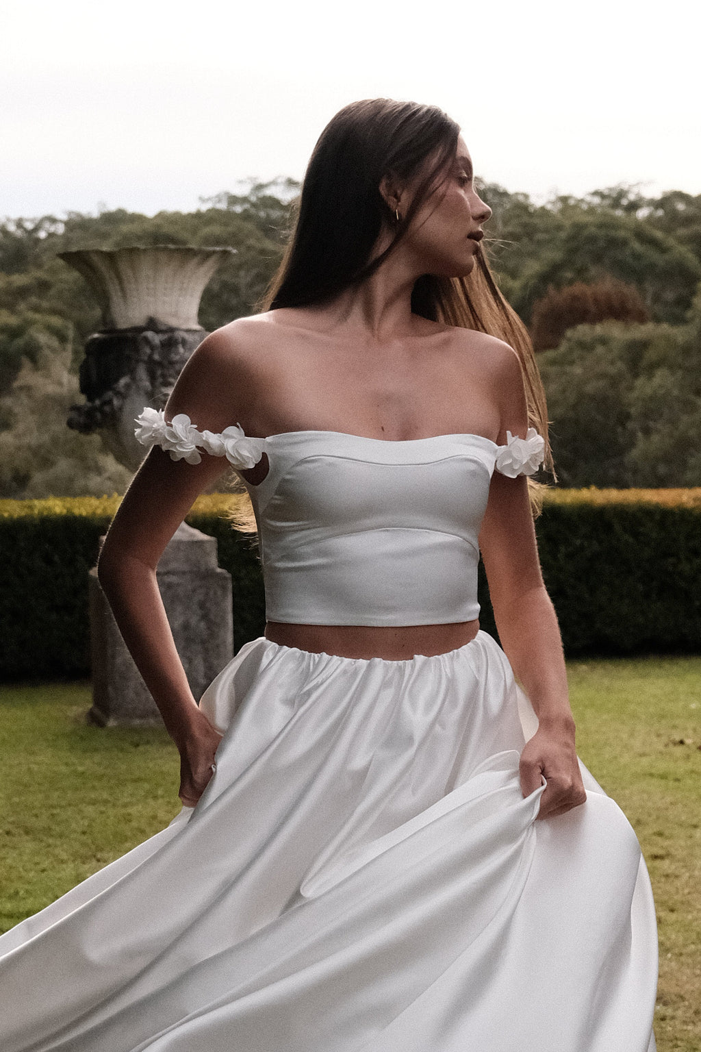 Karrie Cropped Satin Rose Bodice in White – Chic&Drifts