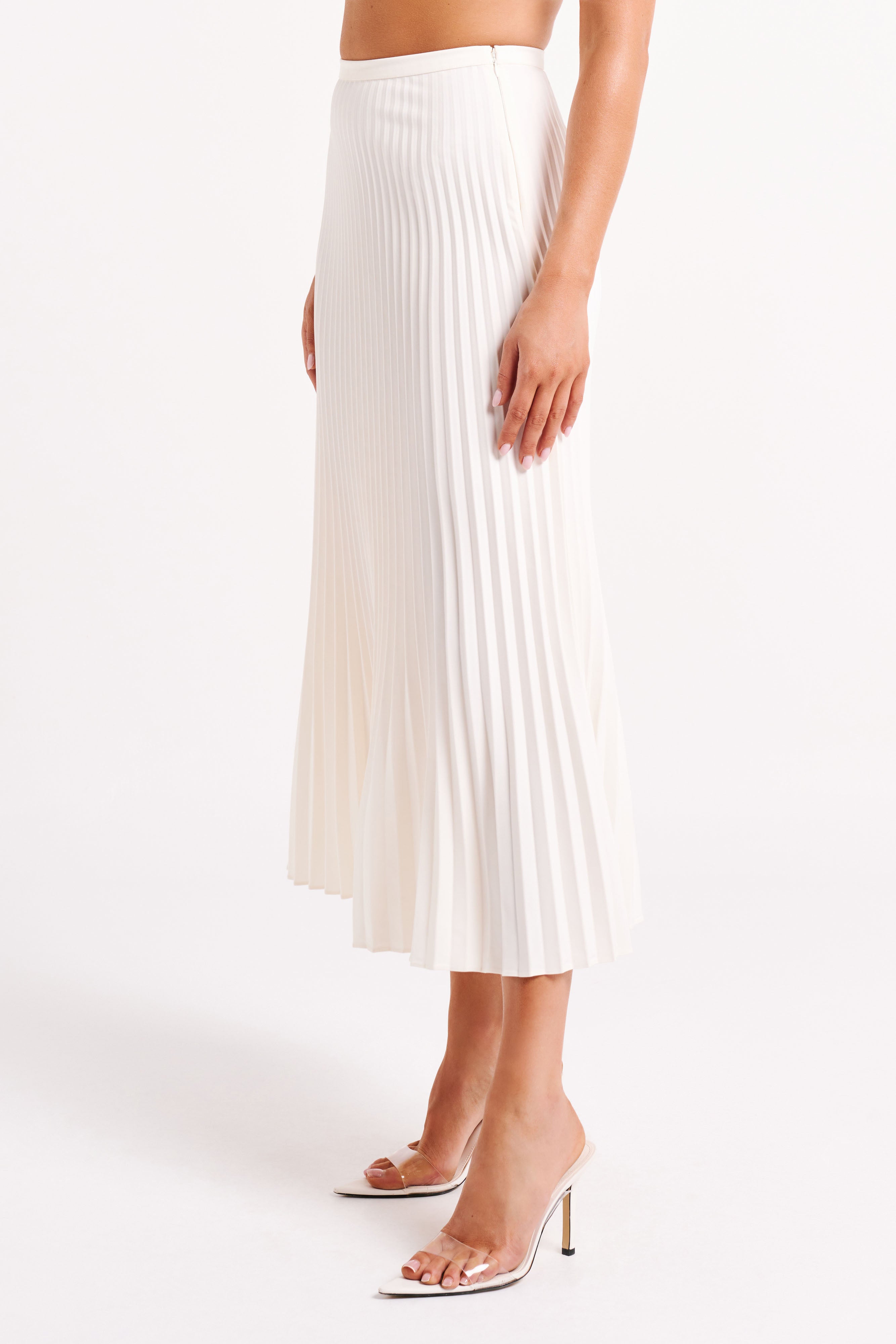Twyla Pleated Suiting Maxi Skirt in Ivory – Chic&Drifts