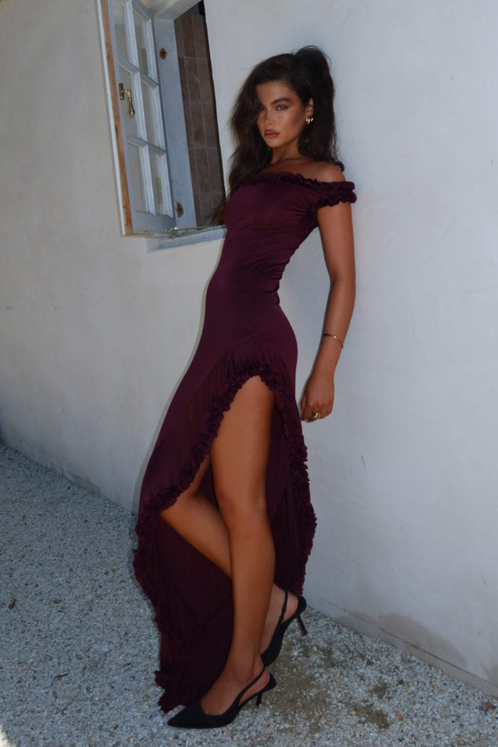 Arielle Off Shoulder Ruffle Midi Dress in Plum – Chic&Drifts